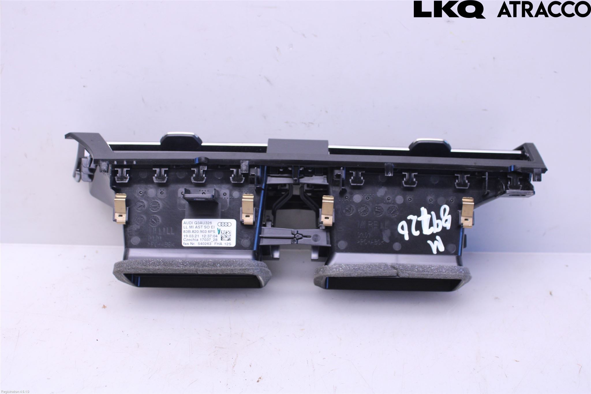 Audi Q3 F3 19- Dashbord Kanal - Dyse