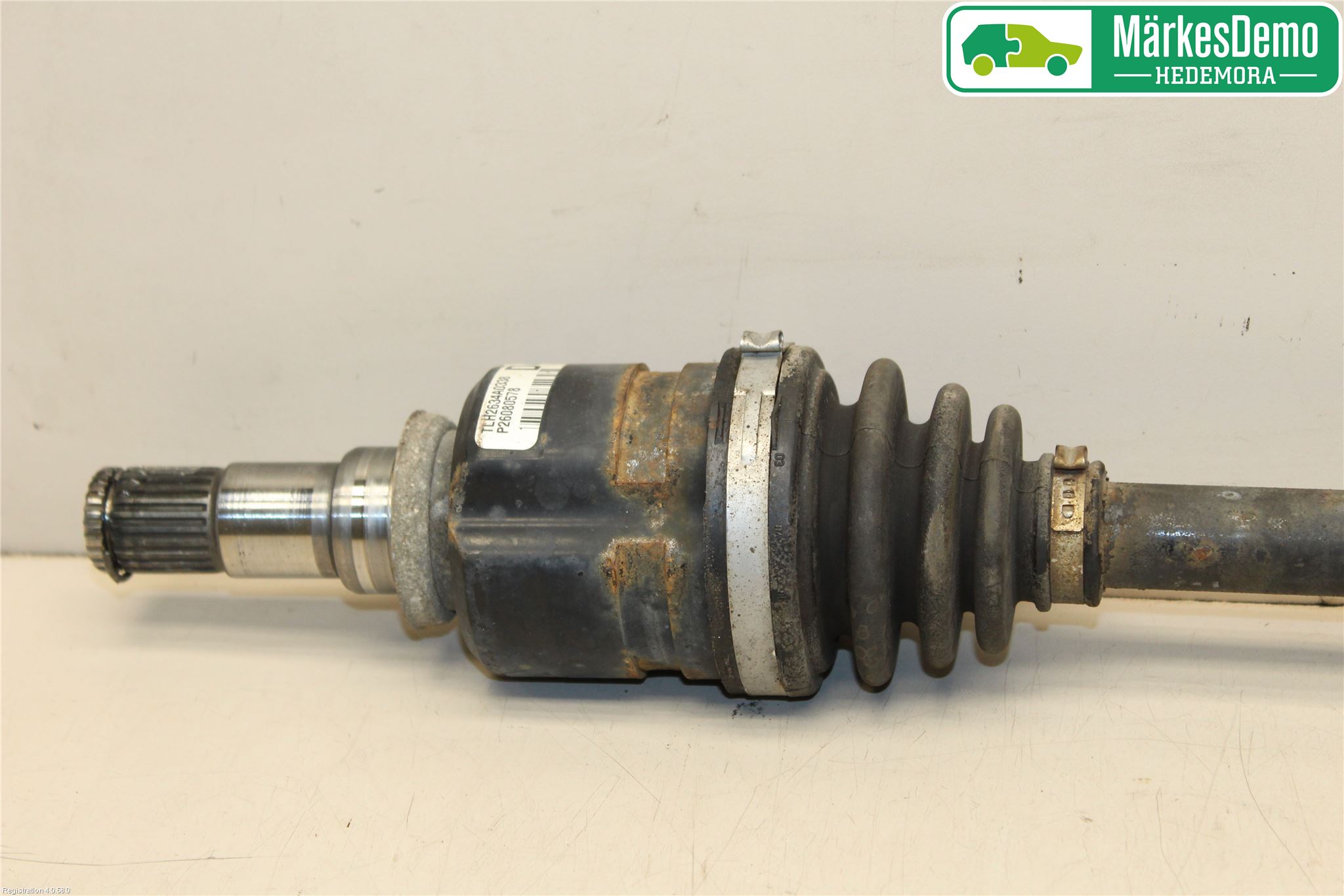 Toyota YARIS P1 03-05 Drivaksel Foran Kompl Venstre