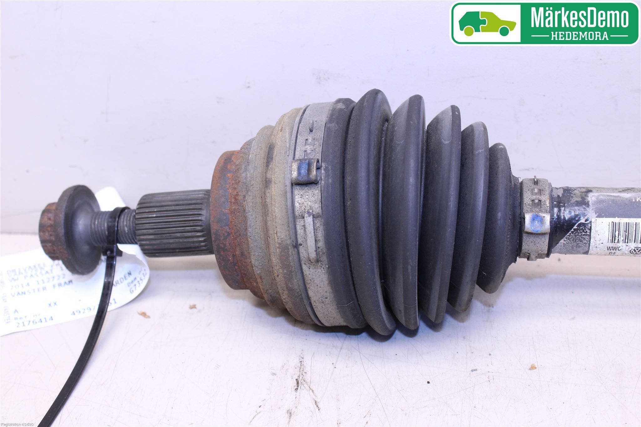 Volkswagen VW PASSAT 11-14 Drivaksel Foran Kompl Venstre