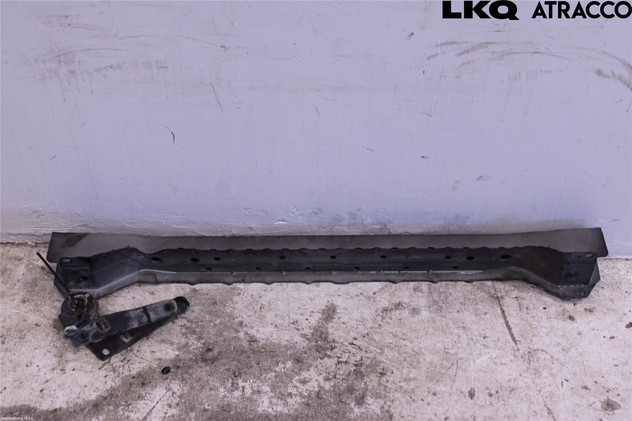 Nissan LEAF 18- Frontplate Nedre