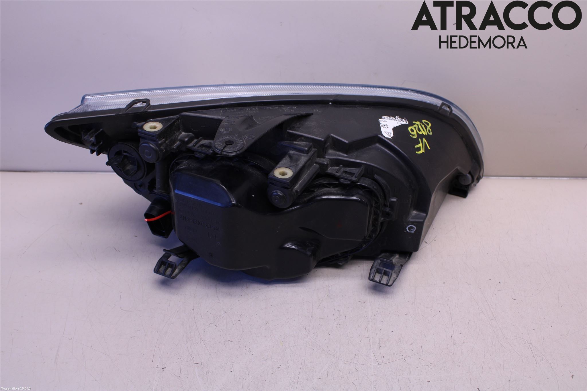 Ford FOCUS     04-07 Frontlykt Venstre
