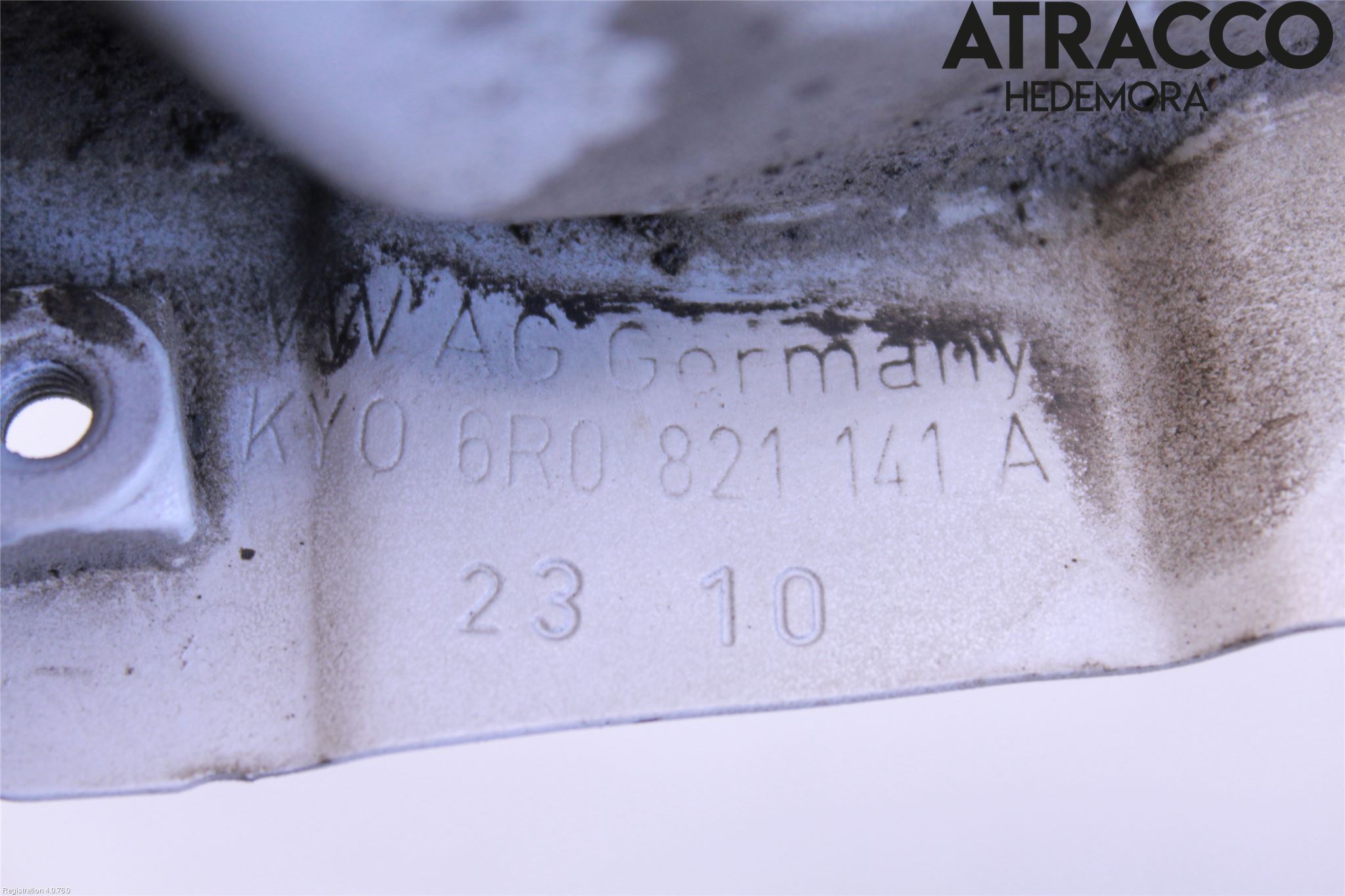 Volkswagen VW POLO 10-17 Frontskjermfeste Venstre