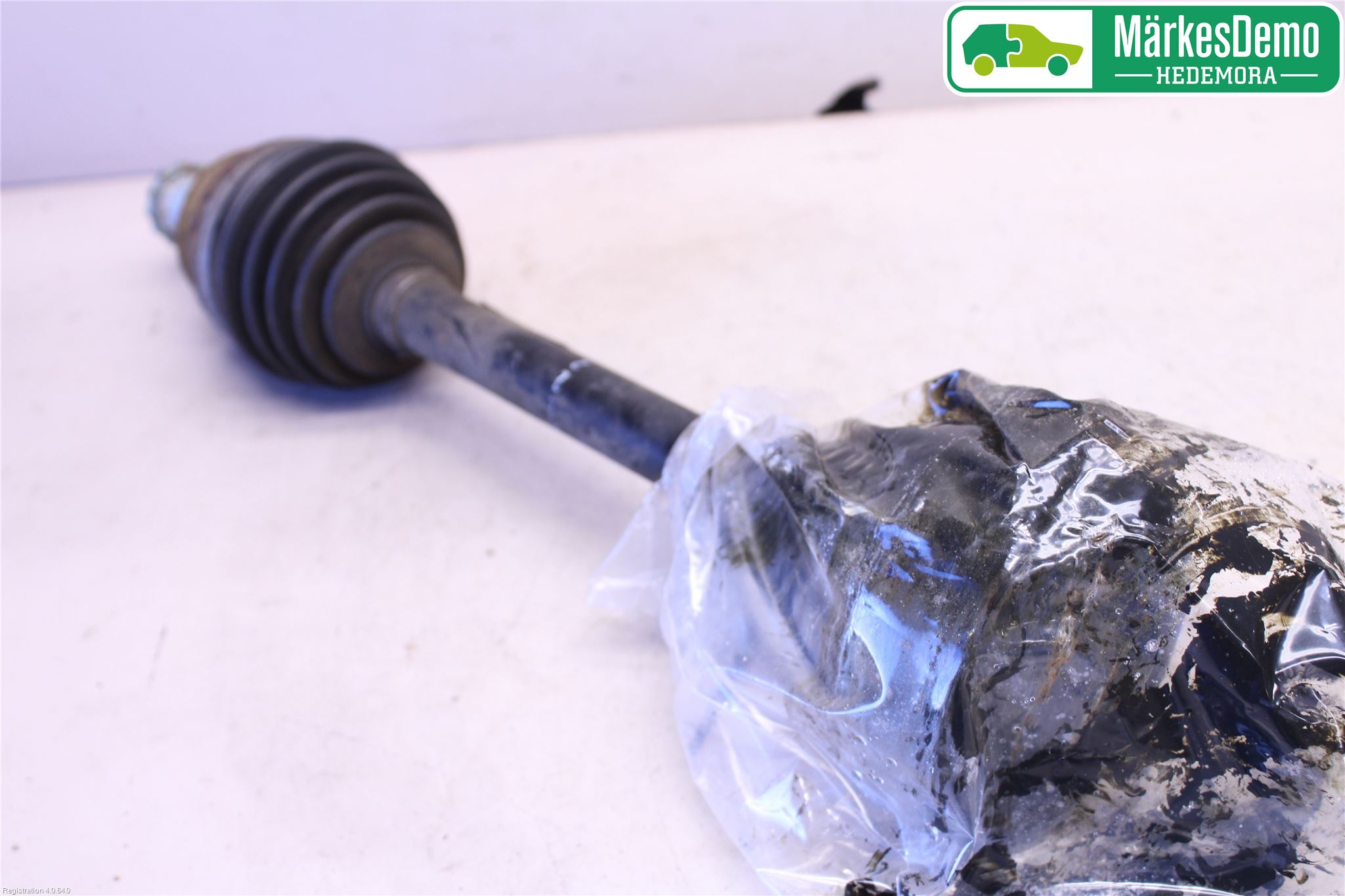 Volkswagen VW POLO 10-17 Drivaksel Foran Kompl Venstre