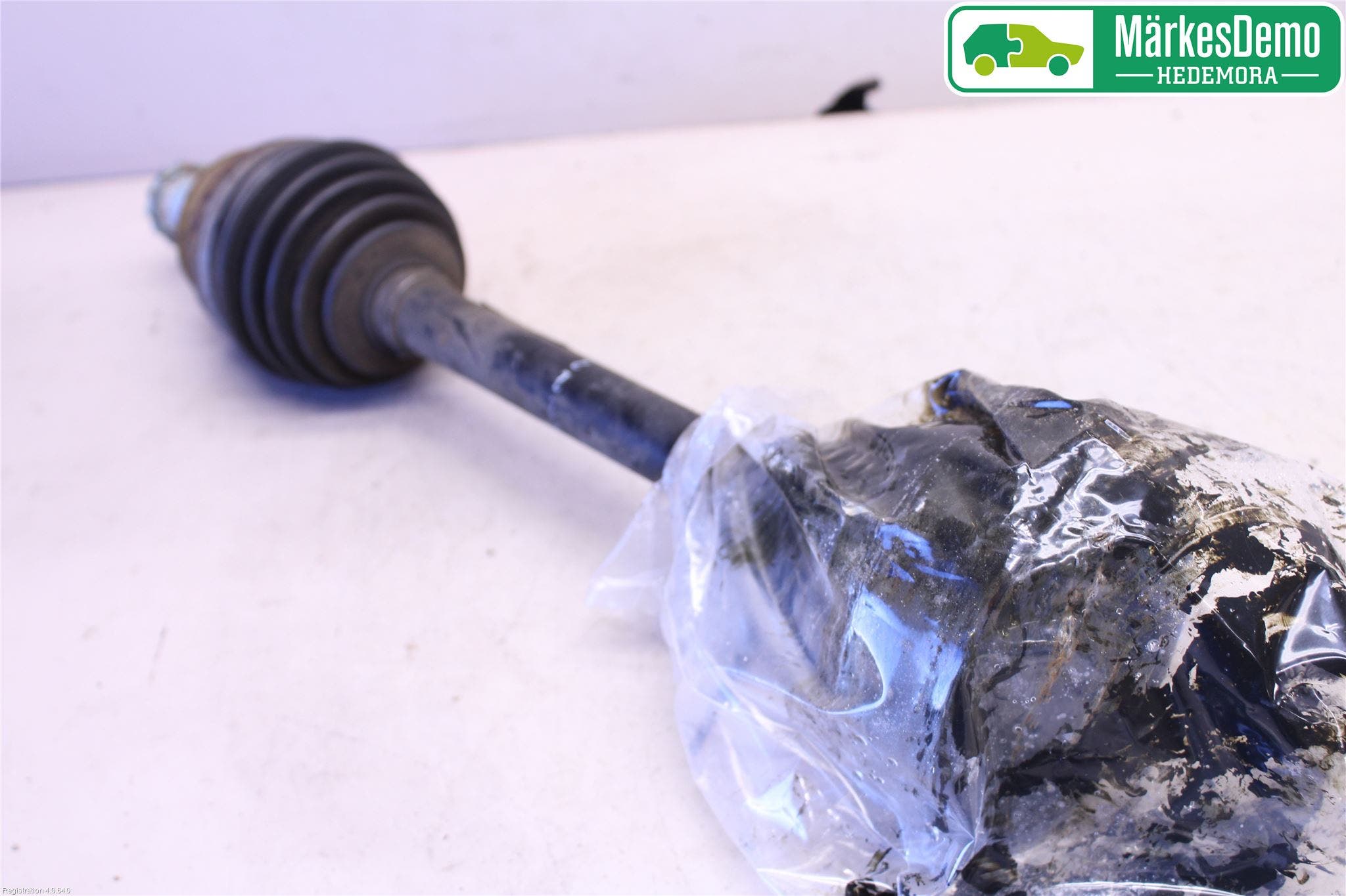 Volkswagen VW POLO 10-17 Drivaksel Foran Kompl Venstre