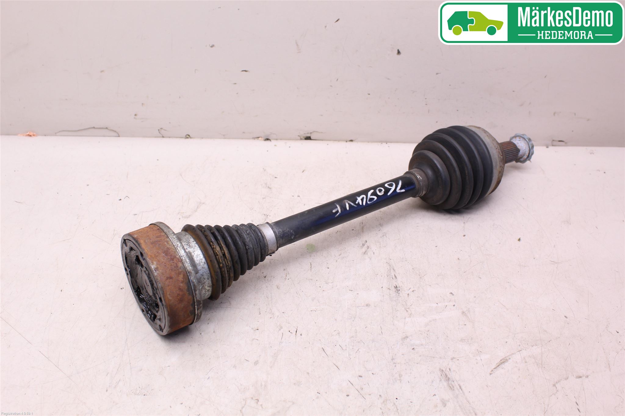 Volkswagen VW POLO 10-17 Drivaksel Foran Kompl Venstre