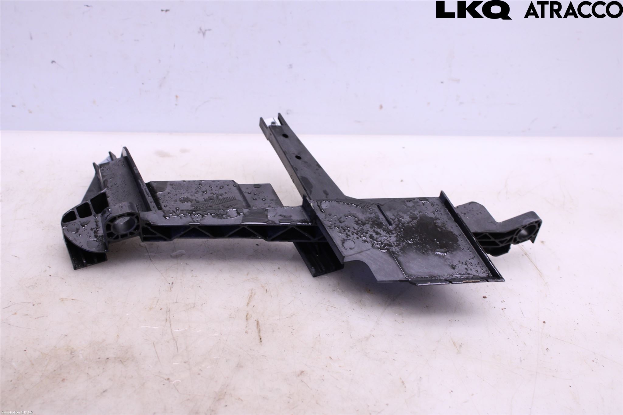 BMW X3 E83     03-10 Frontlykt Holder-Feste