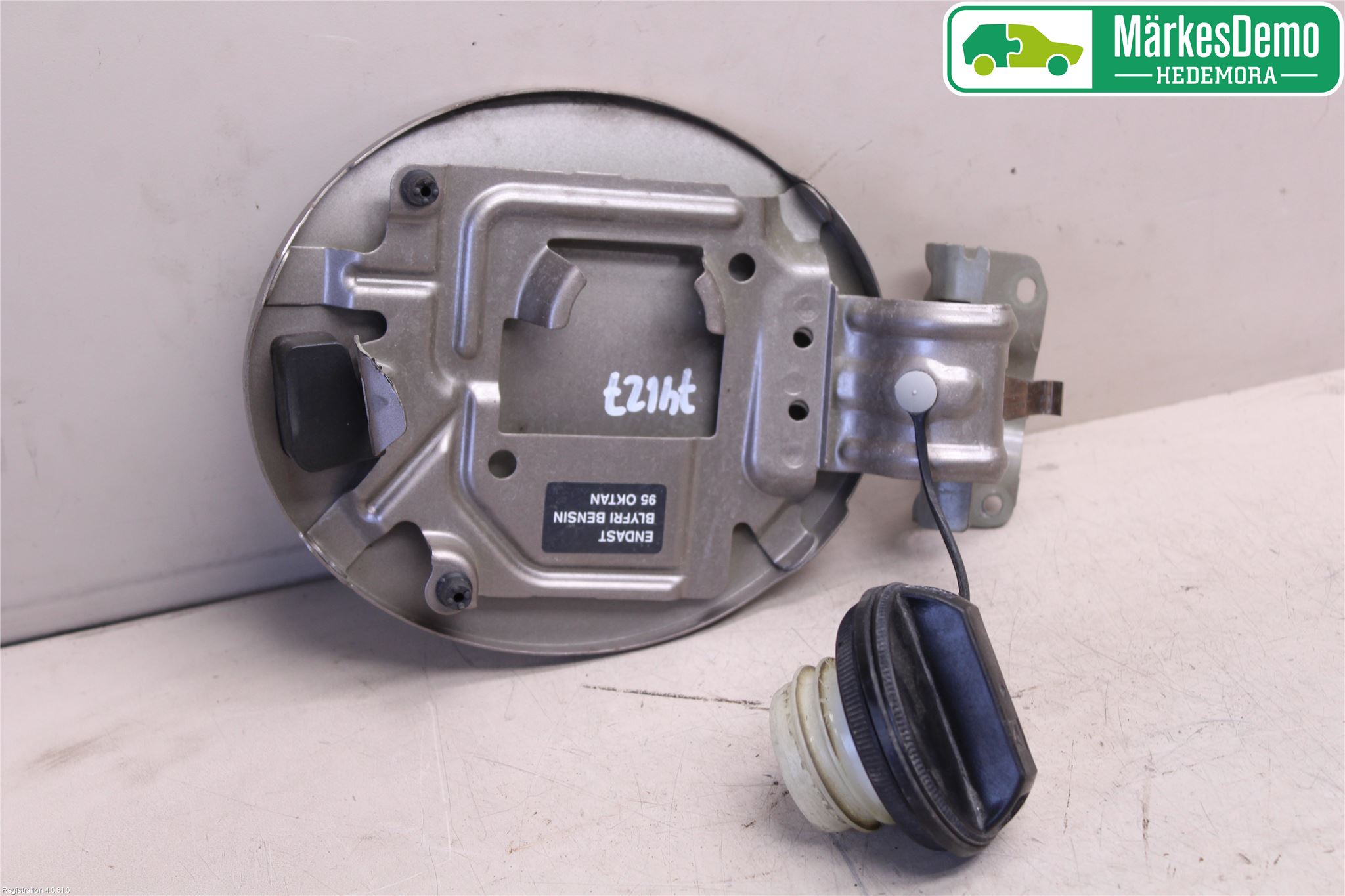 Nissan NOTE E11 06-14 Drivstoff Tankluke