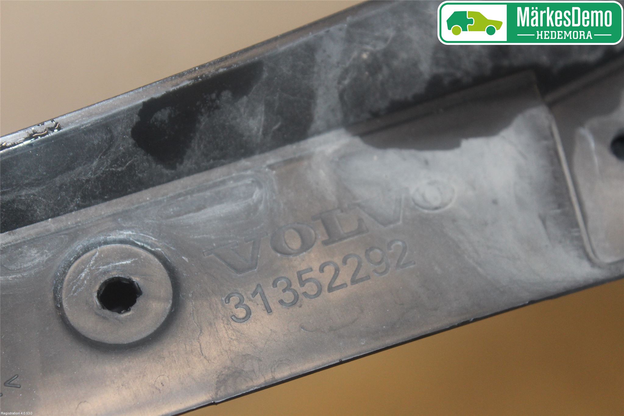 Volvo XC60 09-13 Visker Deksel-Grill-Under Frr