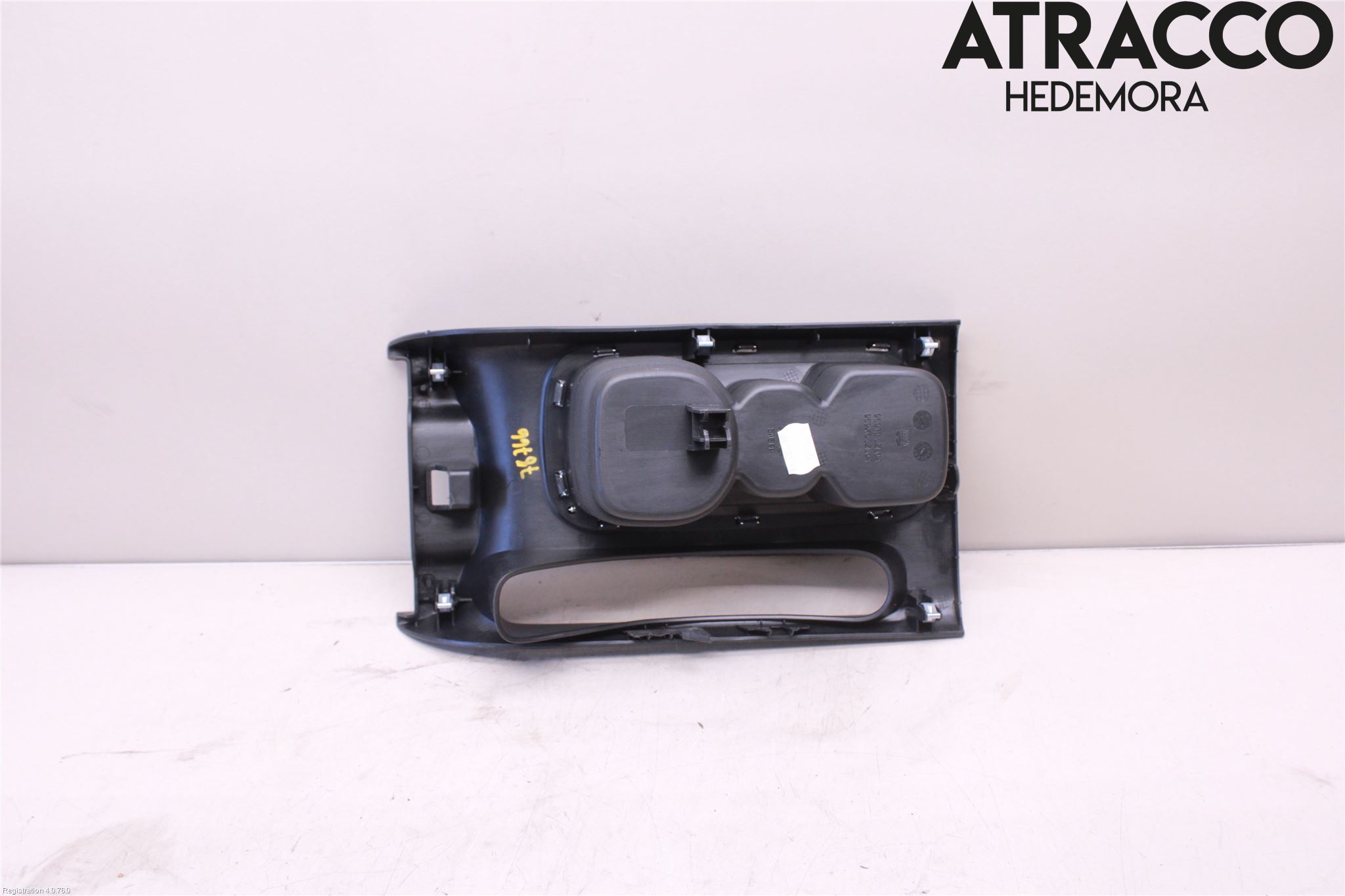 Nissan PULSAR Innr Koppholder