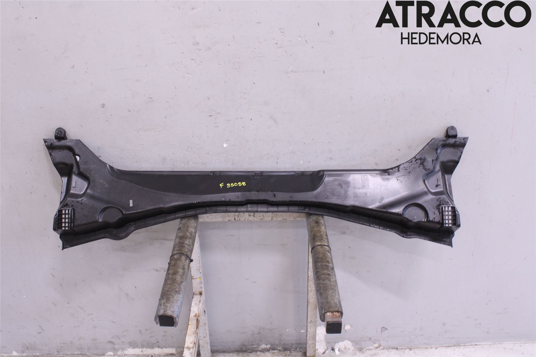 BMW X1 F48 15-22 Visker Deksel-Grill-Under Frr