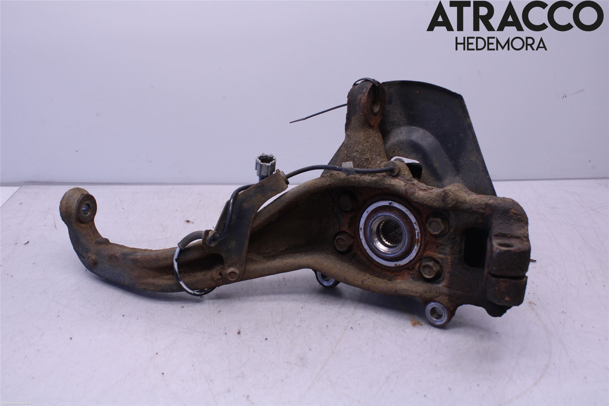 Nissan NAVARA 05-16 Spindel Vf