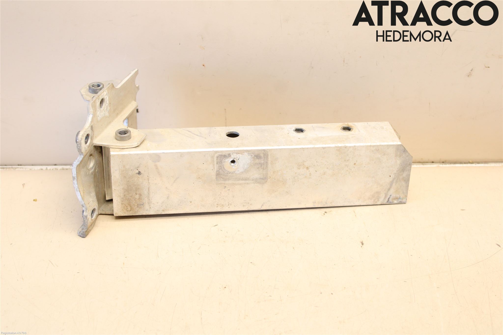 BMW 5 F10/F11/F18 09-17 Støtfanger Foran Feste
