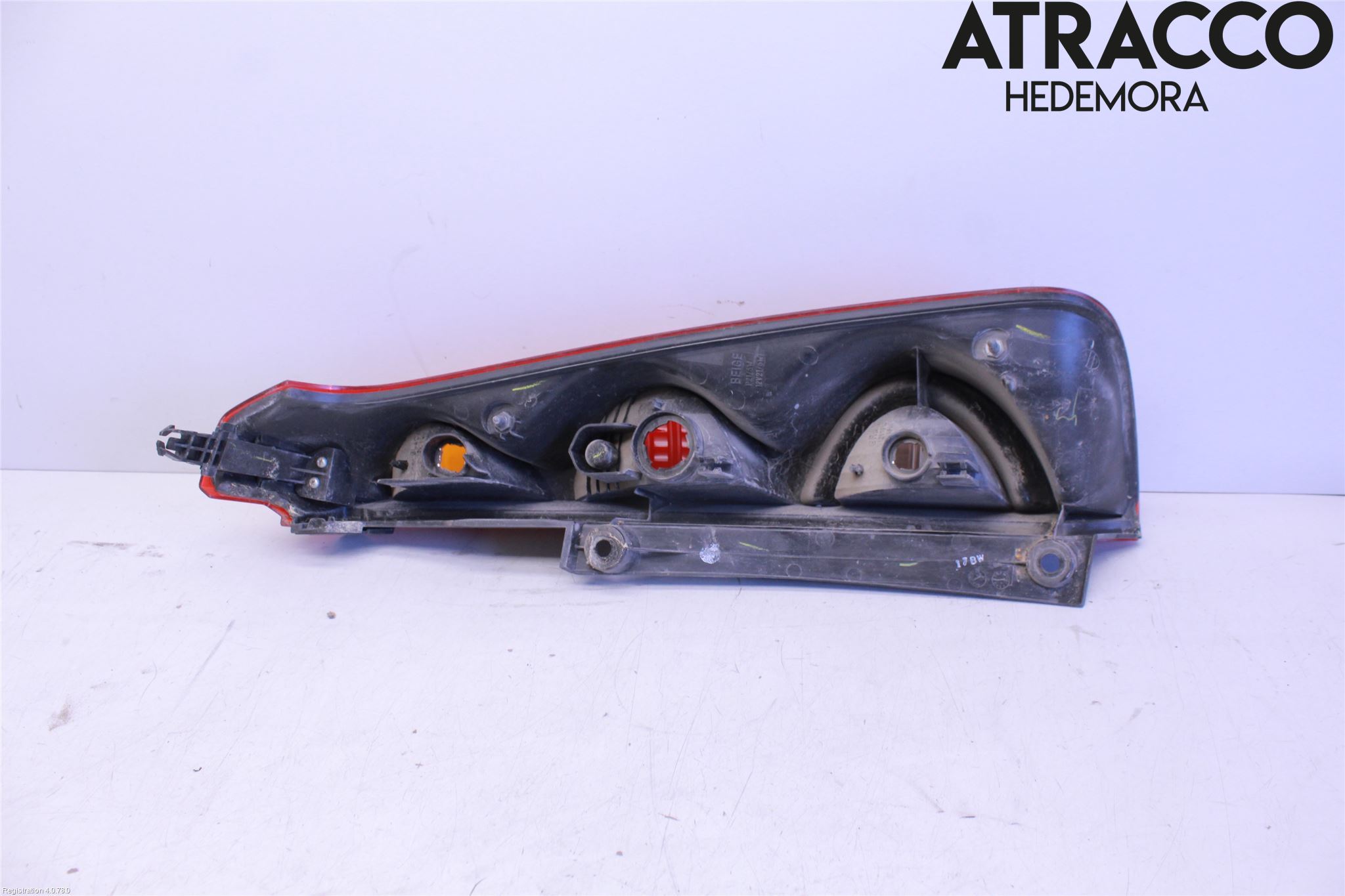 Nissan NOTE E11 06-14 Baklykt Venstre