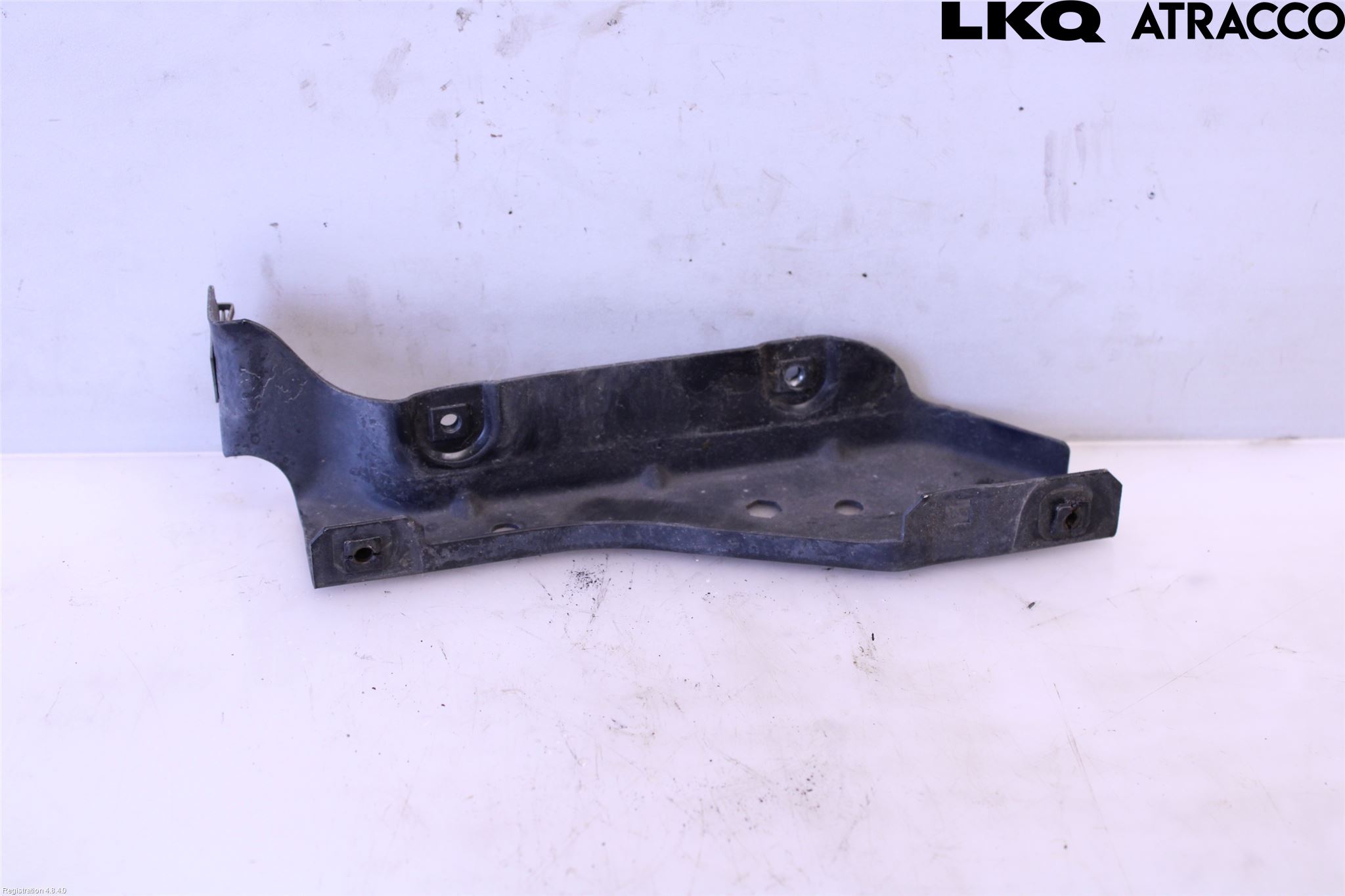Audi 80/S2 92-95 Frontskjermfeste Venstre