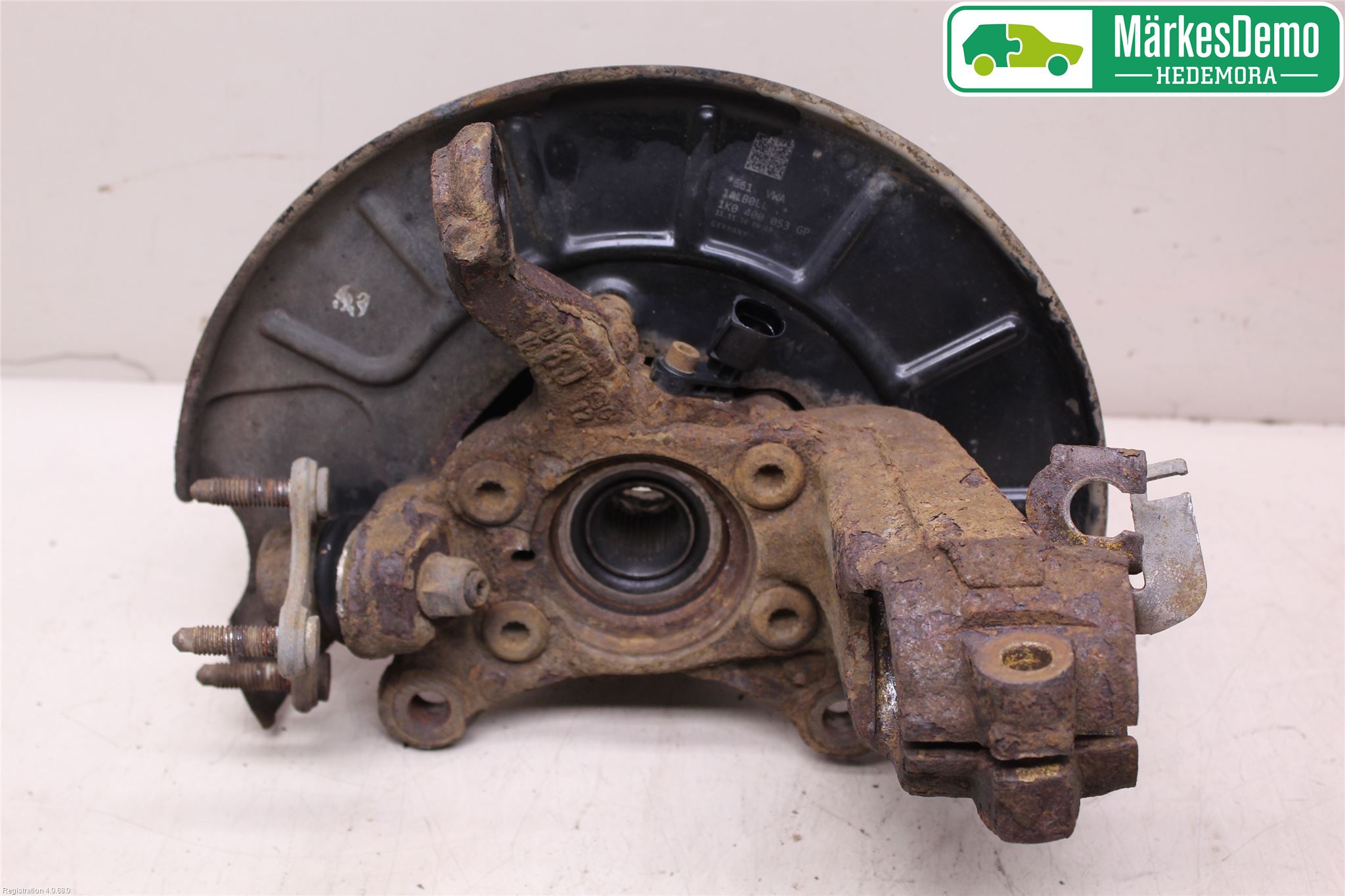 Volkswagen VW CADDY 11-15 Spindel Vf