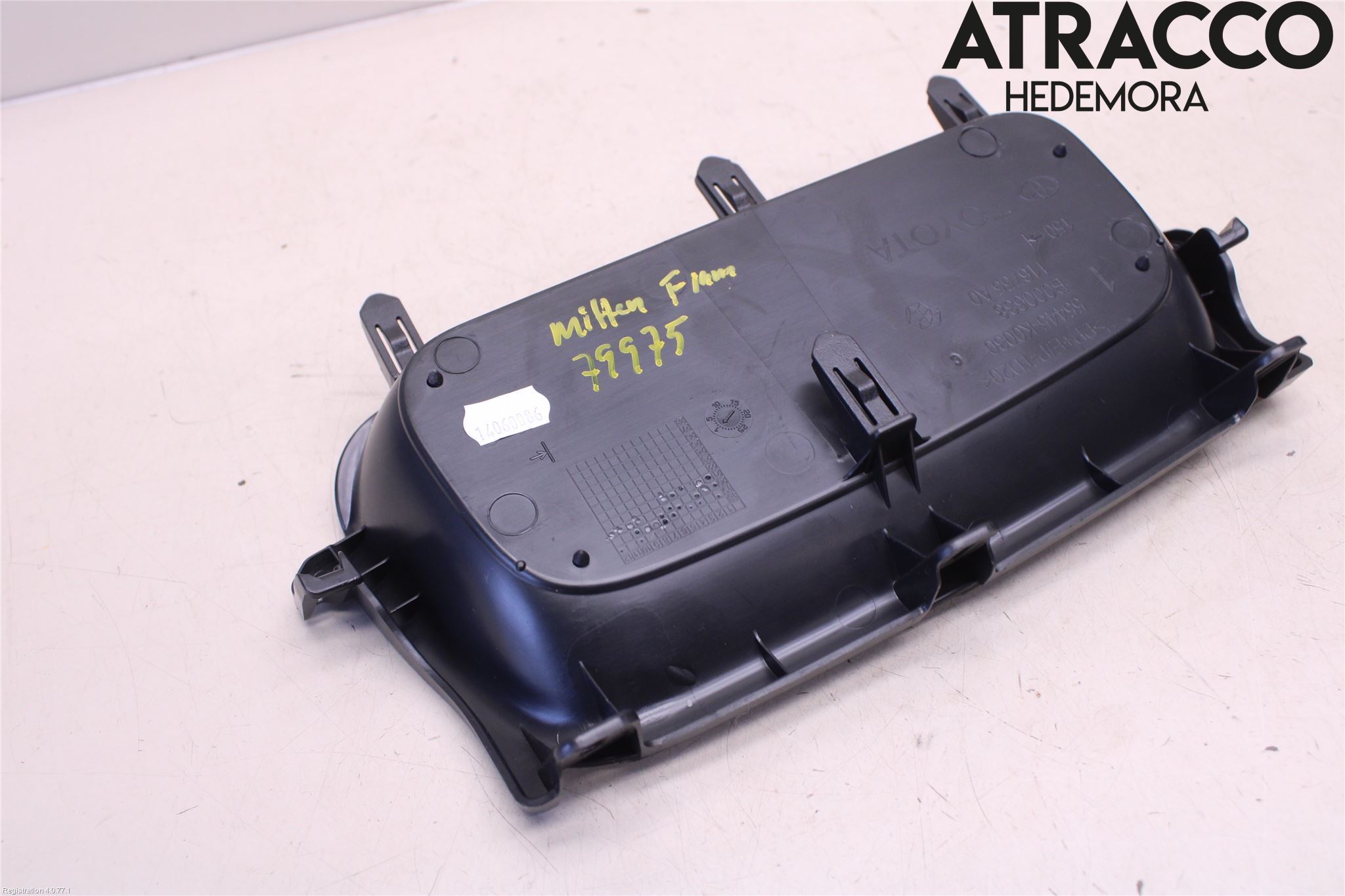 Toyota YARIS XP21 20- Instrumentkonsoll Midt