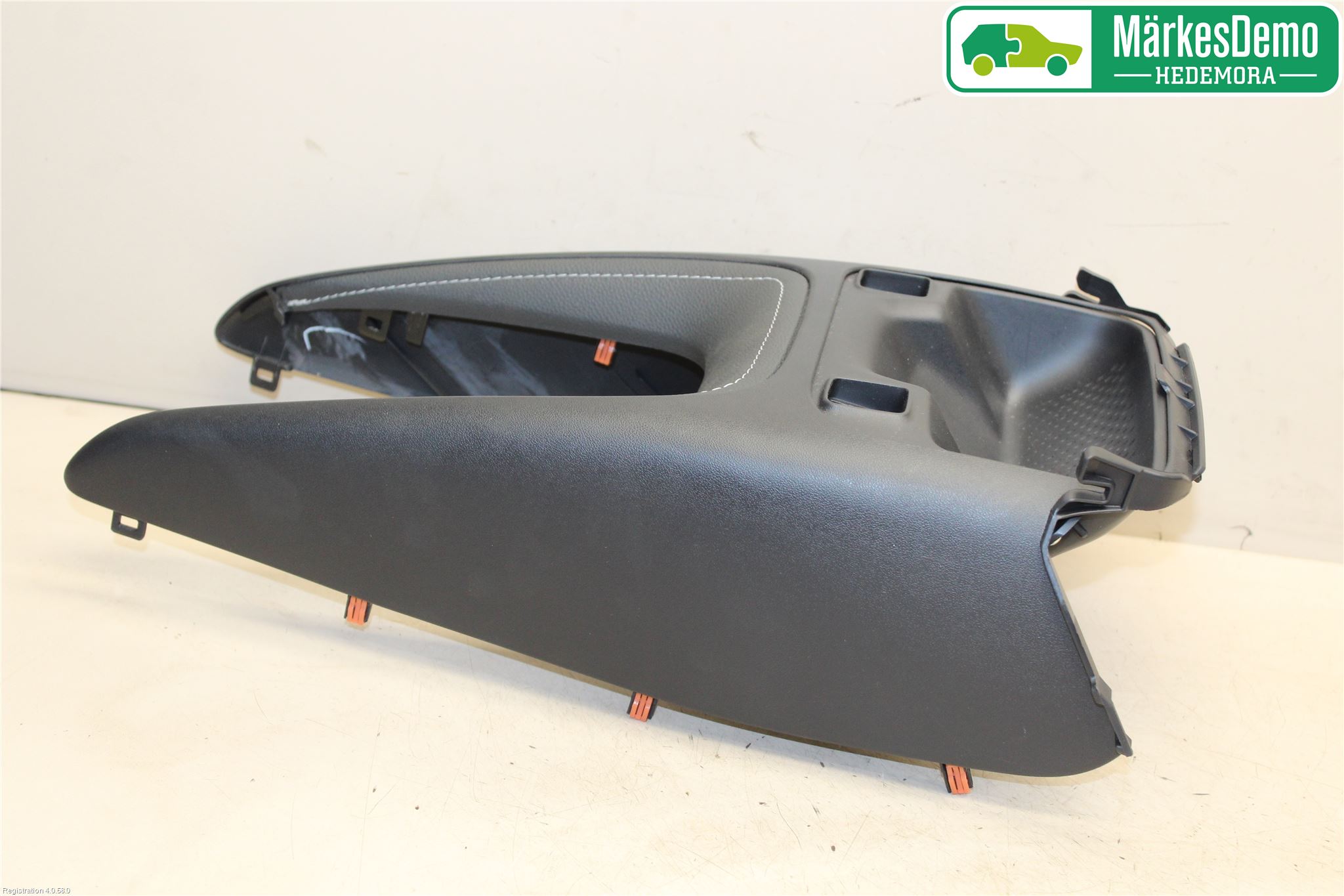 Toyota COROLLA 19- Instrumentkonsoll Midt