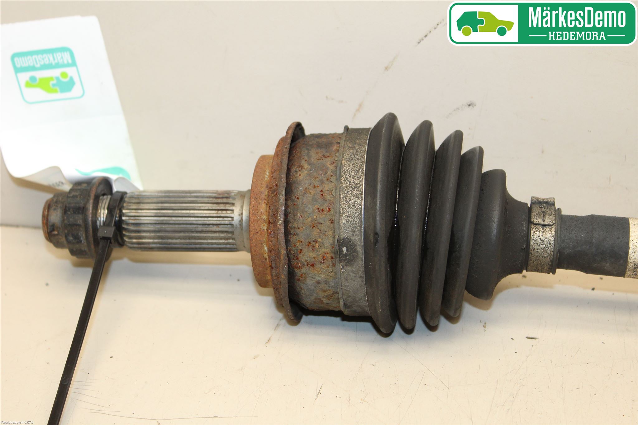 Toyota YARIS XP130 15-20 Drivaksel Foran Kompl Høyre