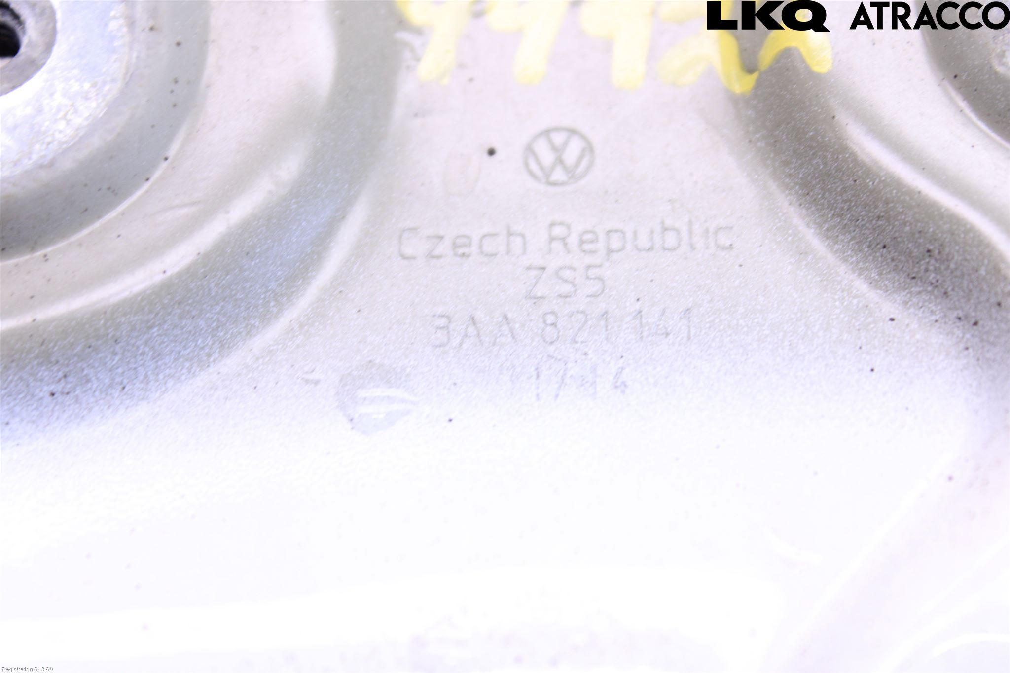 Volkswagen VW PASSAT 11-14 Frontskjermfeste Venstre