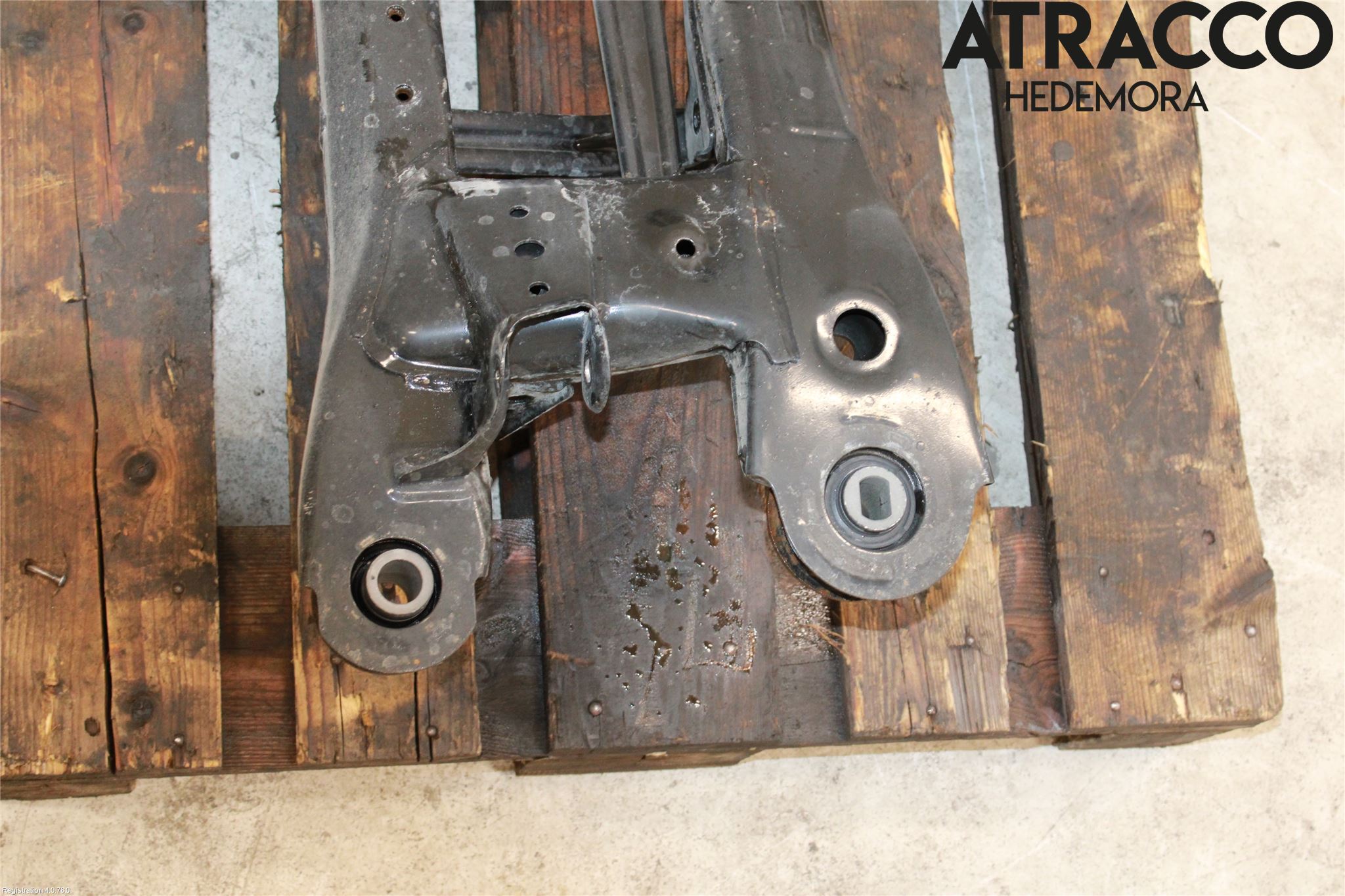 Toyota AURIS 13-19 Bakaksel Feste Travers-Ramme