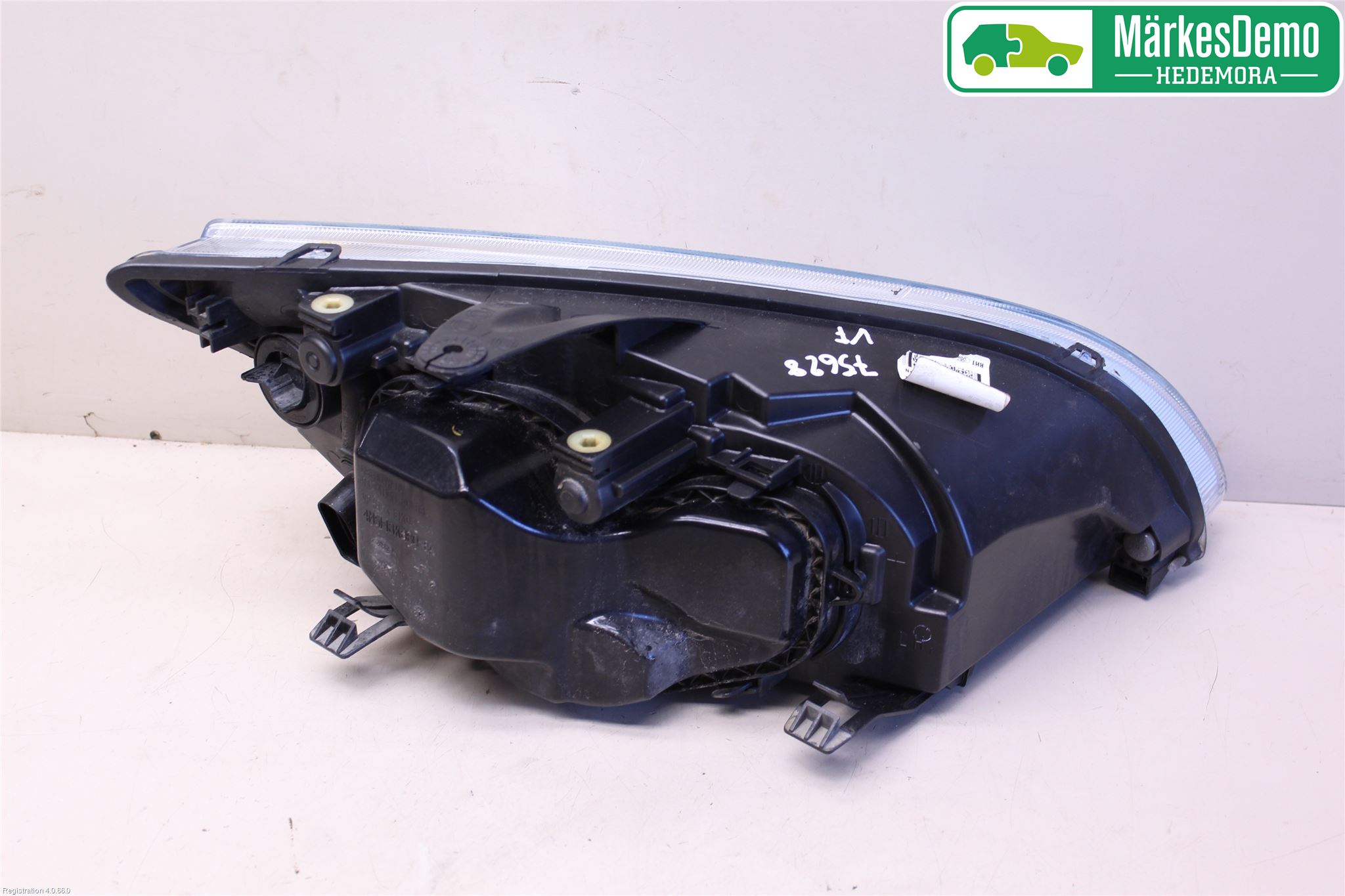 Ford FOCUS     04-07 Frontlykt Venstre