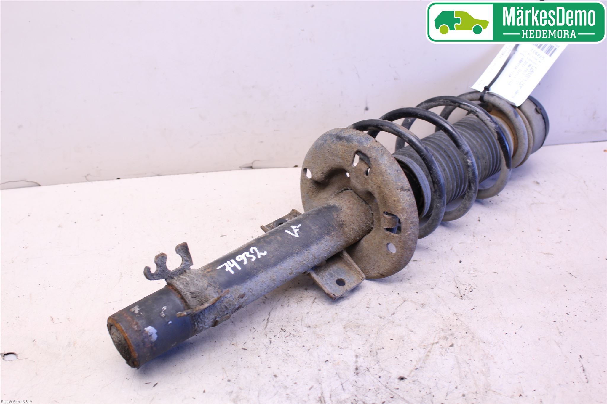Volkswagen VW POLO 10-17 Fjærbein Foran Venstre