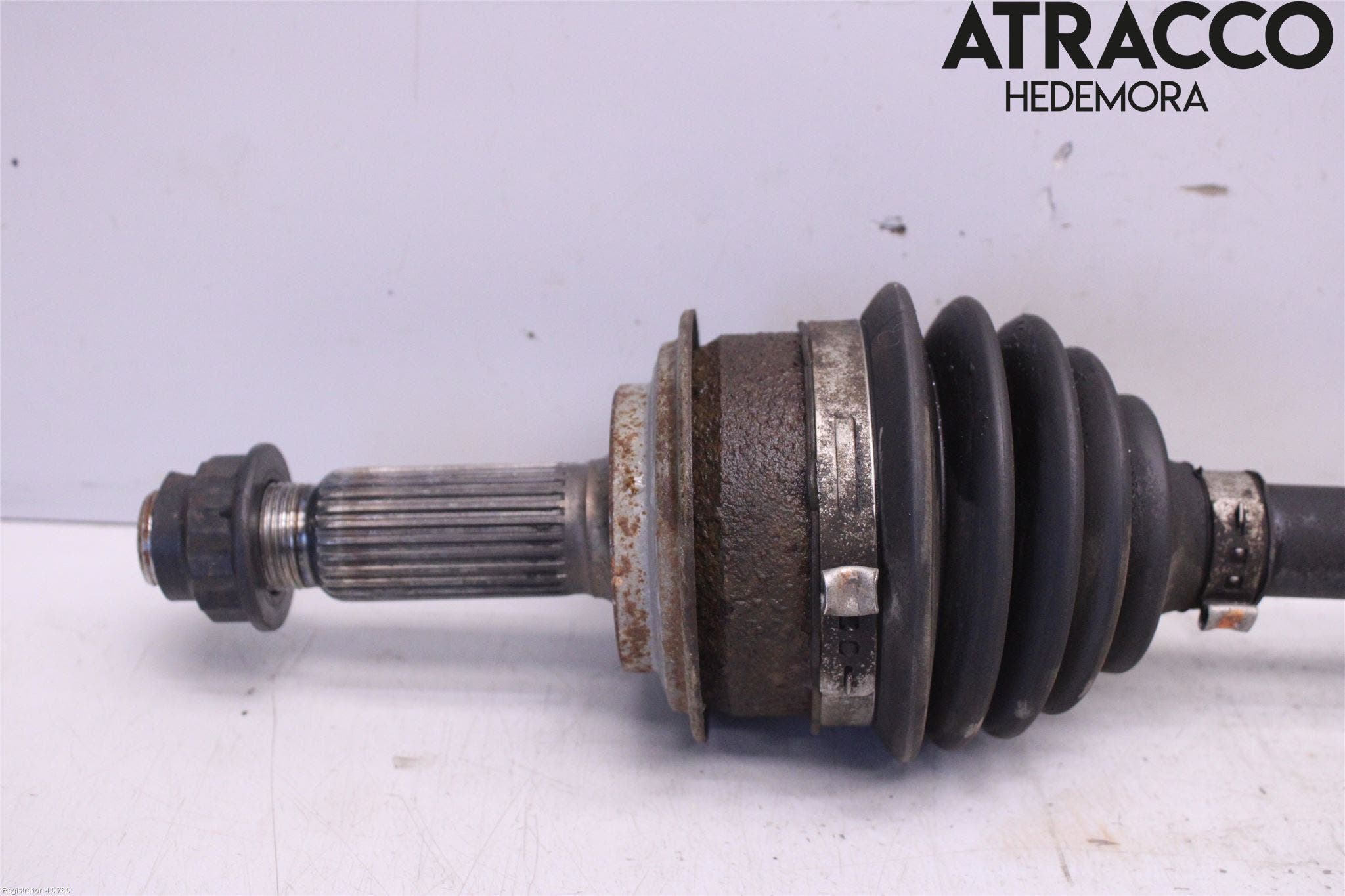 Toyota YARIS XP130 15-20 Drivaksel Foran Kompl Venstre