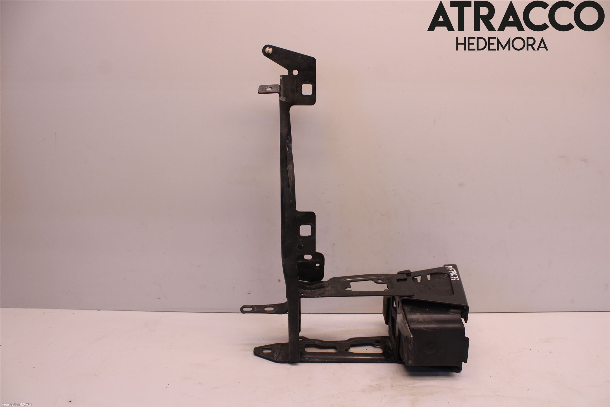 BMW 3 F30/F31/F80 12-19 Radiator Feste - Ramme - Bjelk