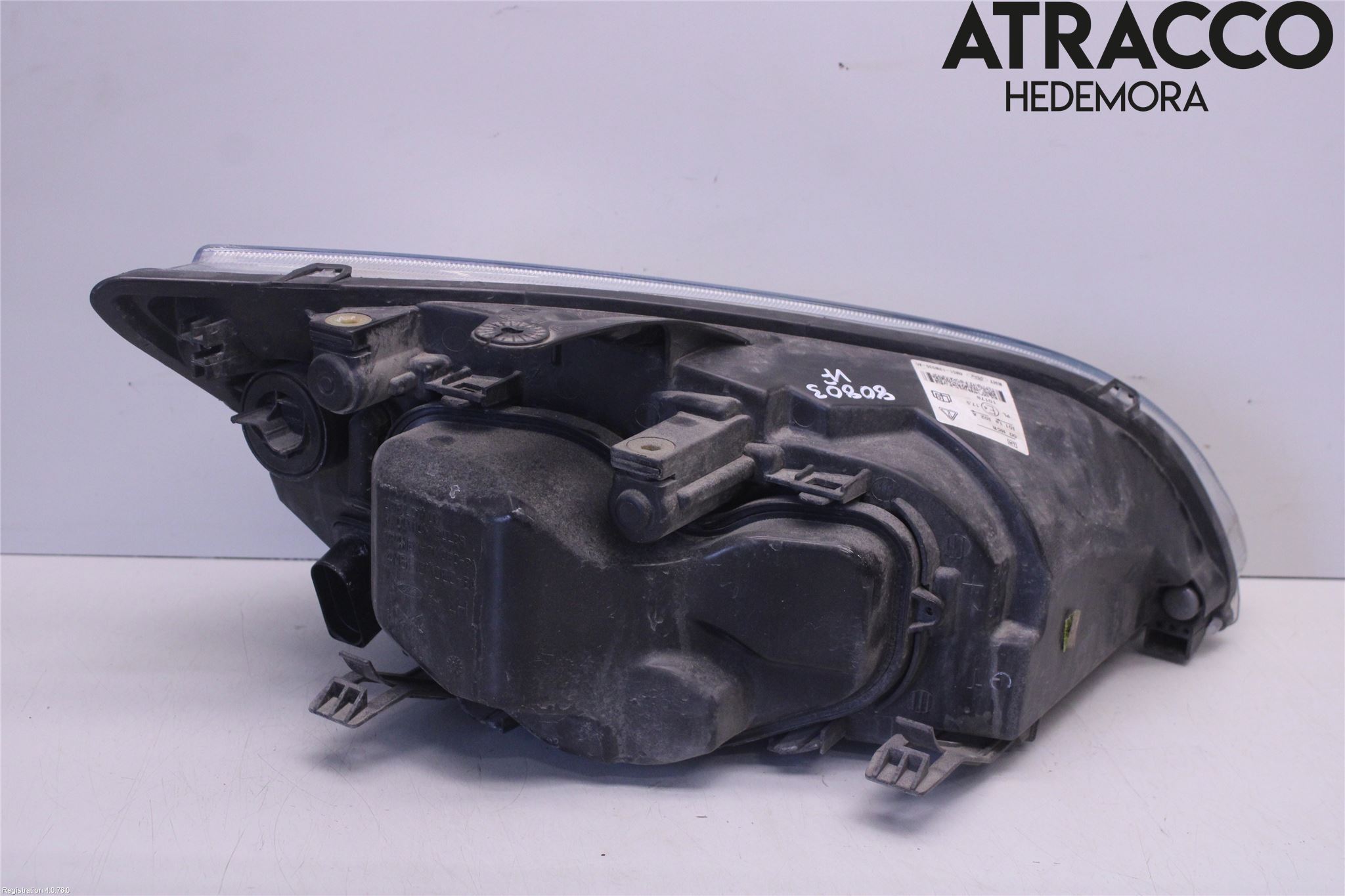 Ford FOCUS     04-07 Frontlykt Venstre