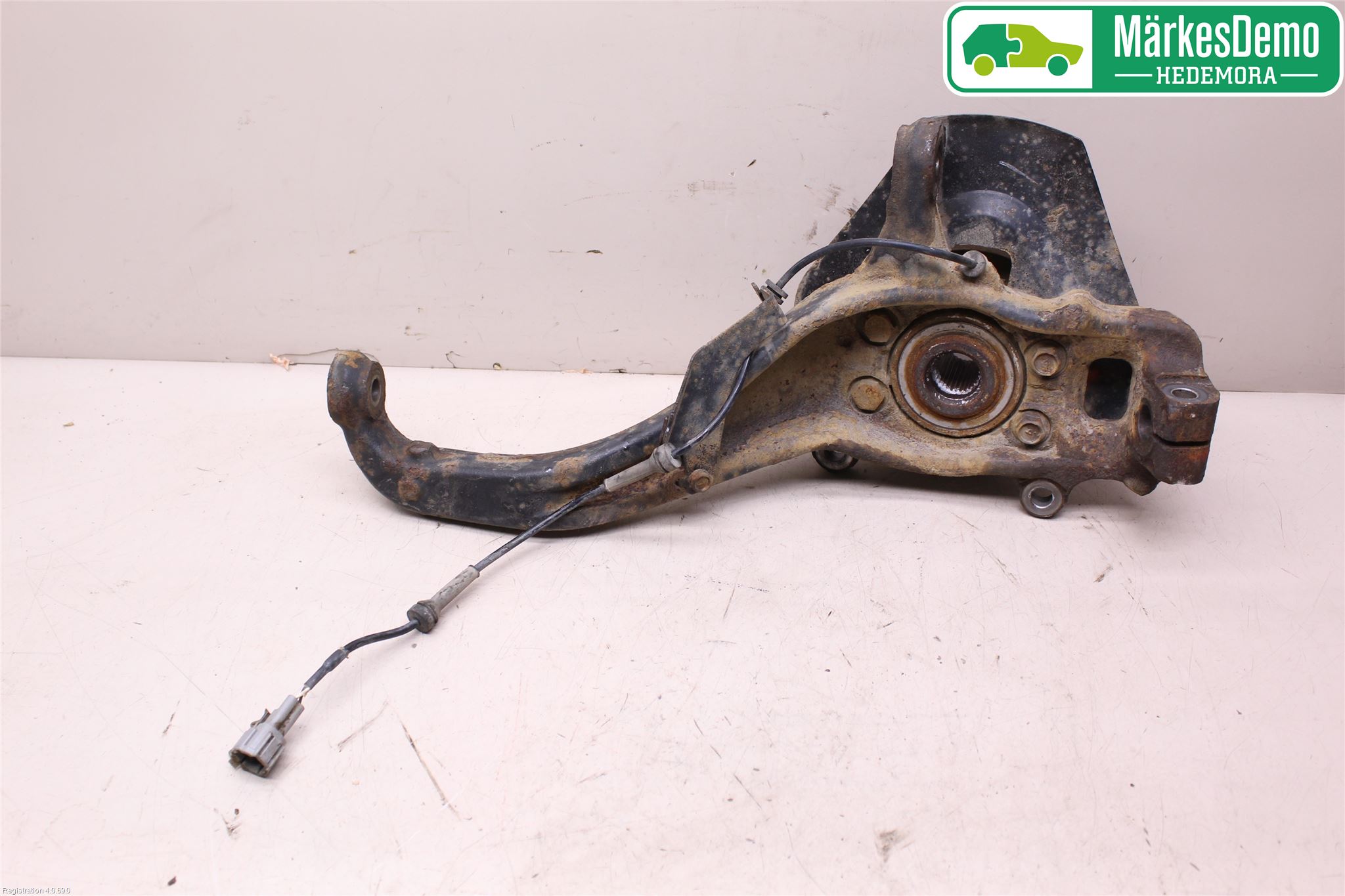 Nissan NAVARA 05-16 Spindel Vf
