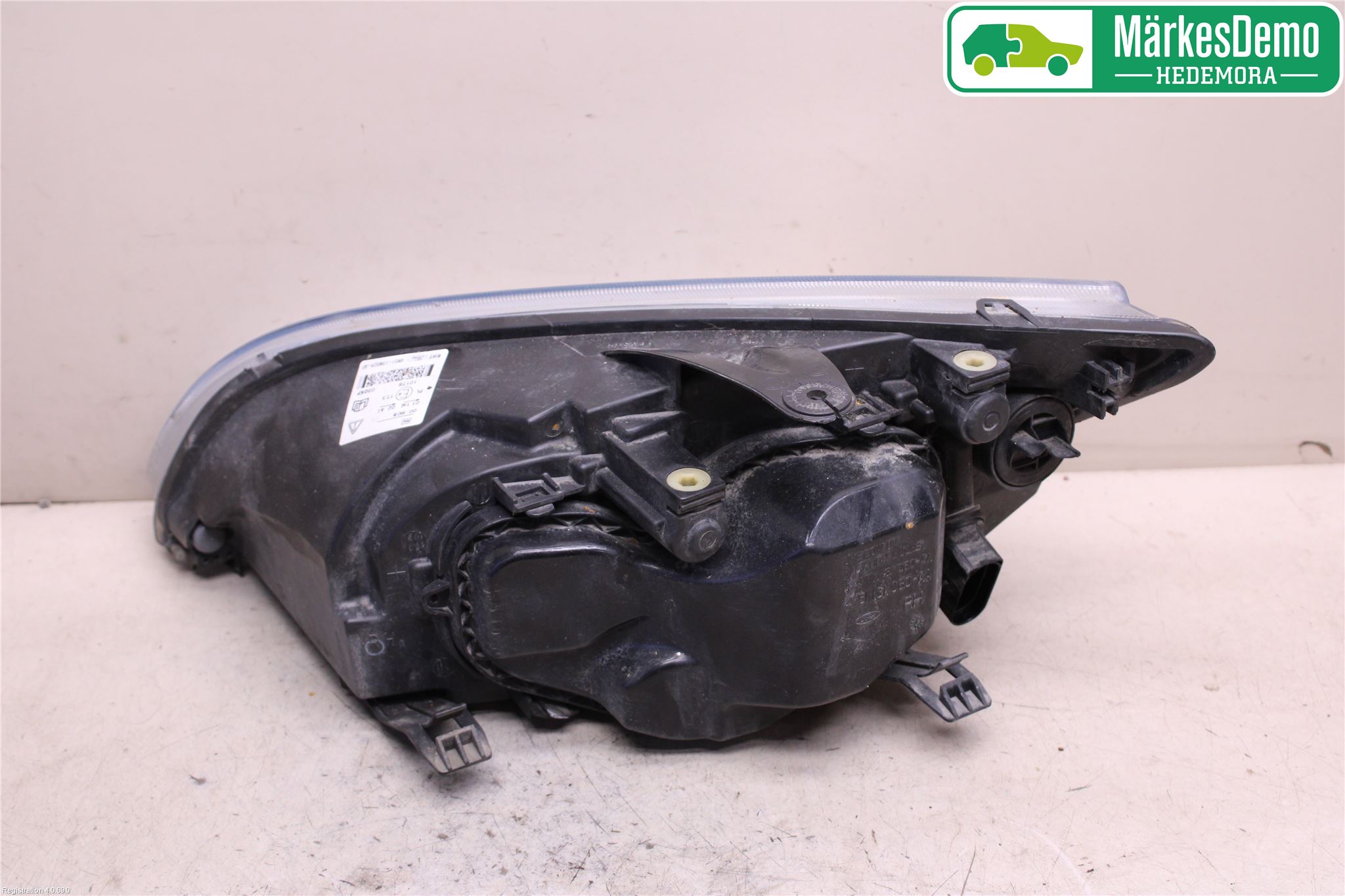 Ford FOCUS     04-07 Frontlykt Høyre