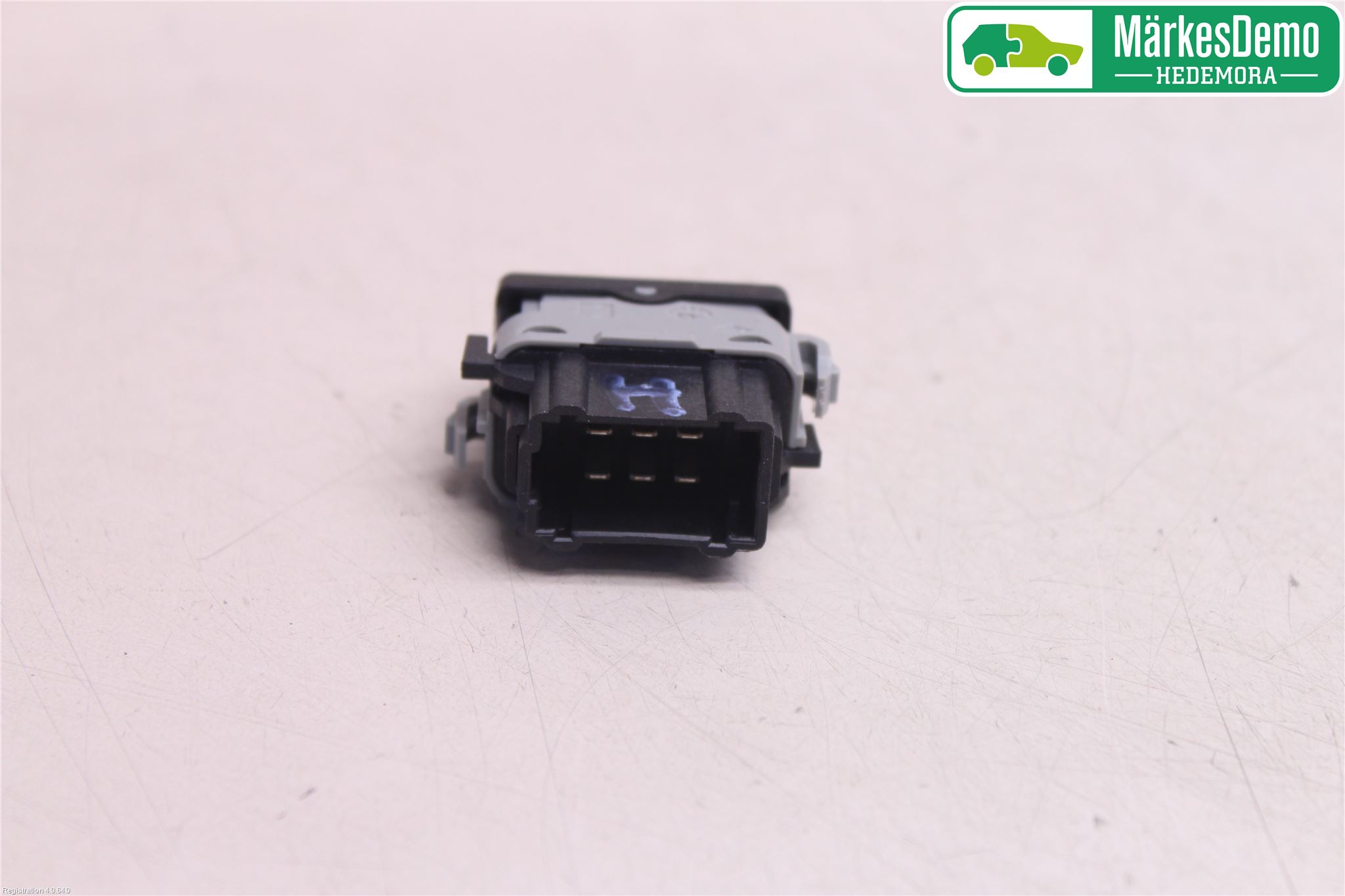 Nissan QASHQAI+2  10-14 Bryter Varmesete