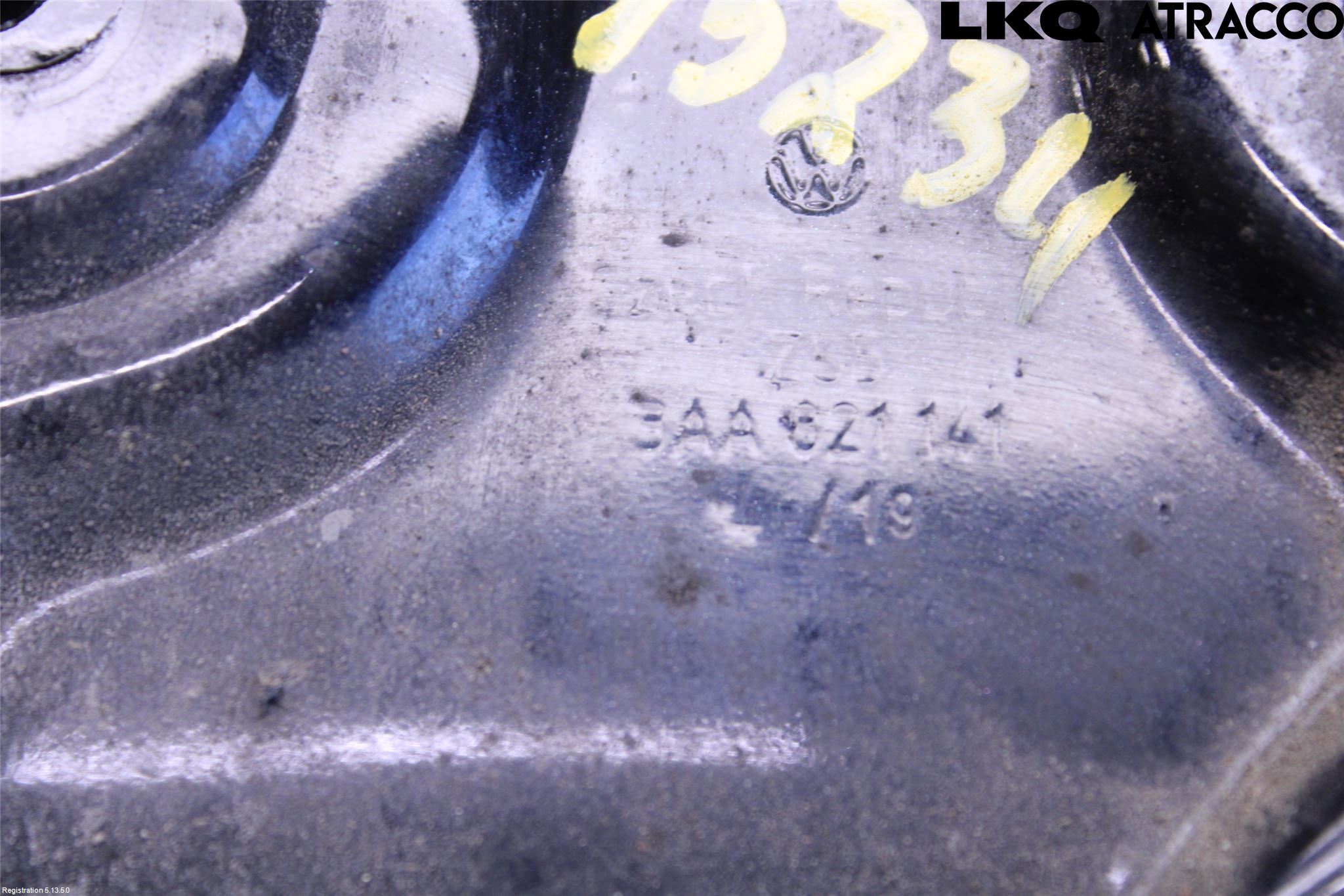 Volkswagen VW PASSAT 11-14 Frontskjermfeste Venstre