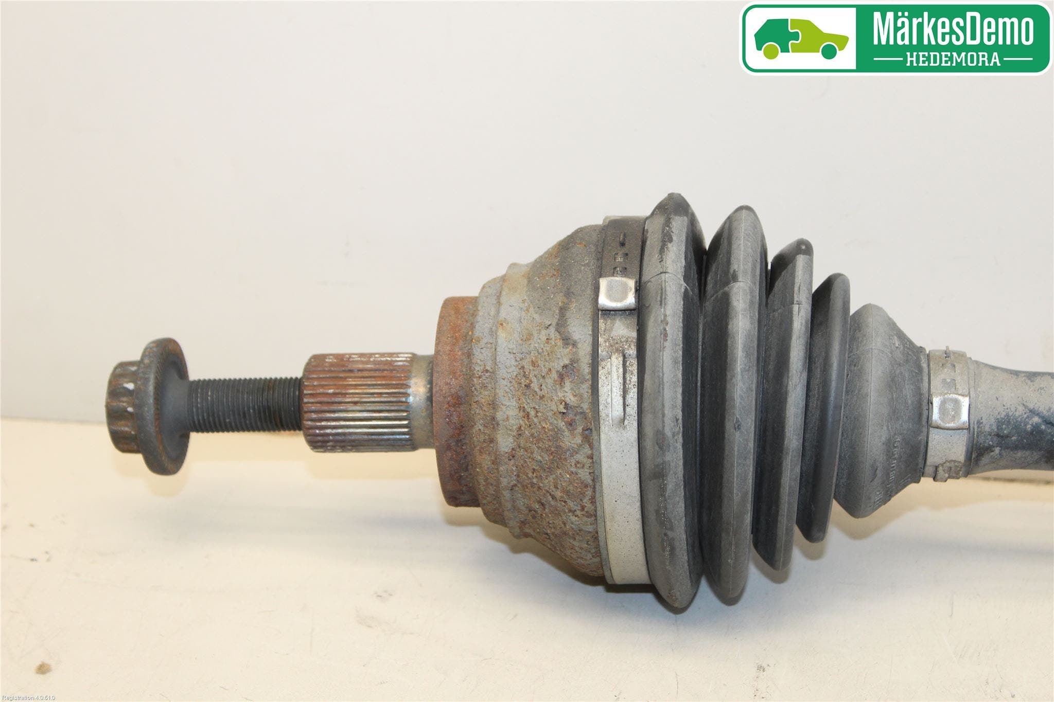 Volkswagen VW GOLF V 04-09 Drivaksel Foran Kompl Venstre