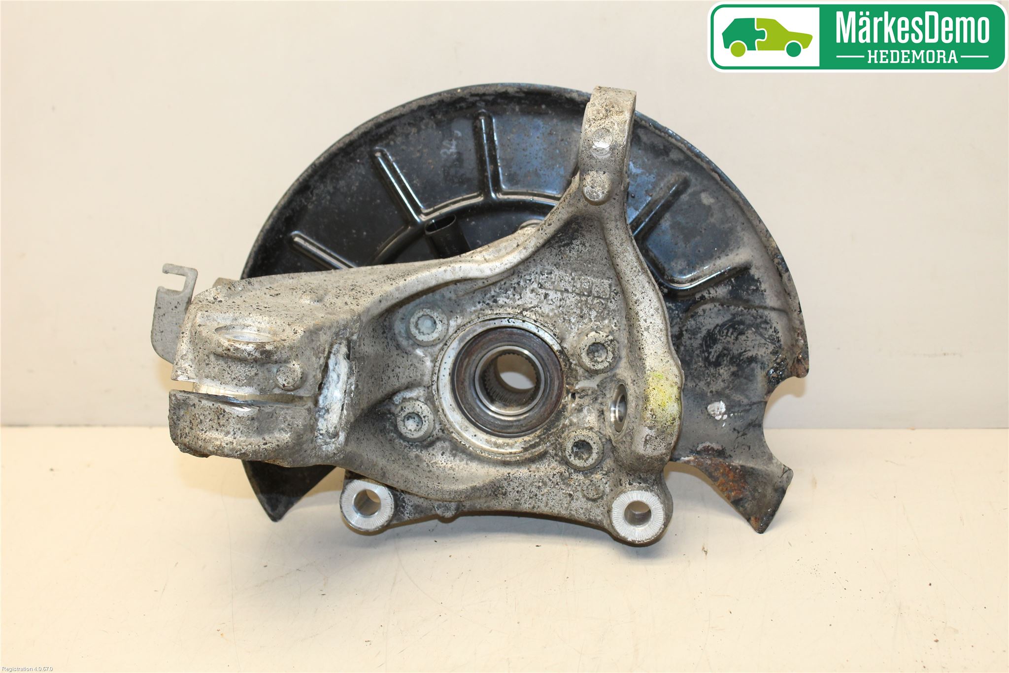 Volkswagen VW PASSAT 11-14 Spindel Vf