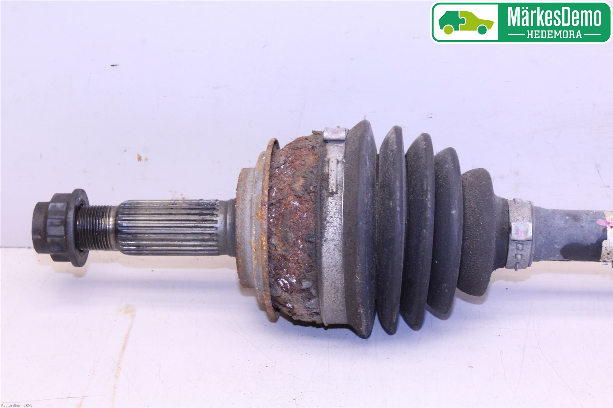 Toyota YARIS XP130 12-14 Drivaksel Foran Kompl Høyre
