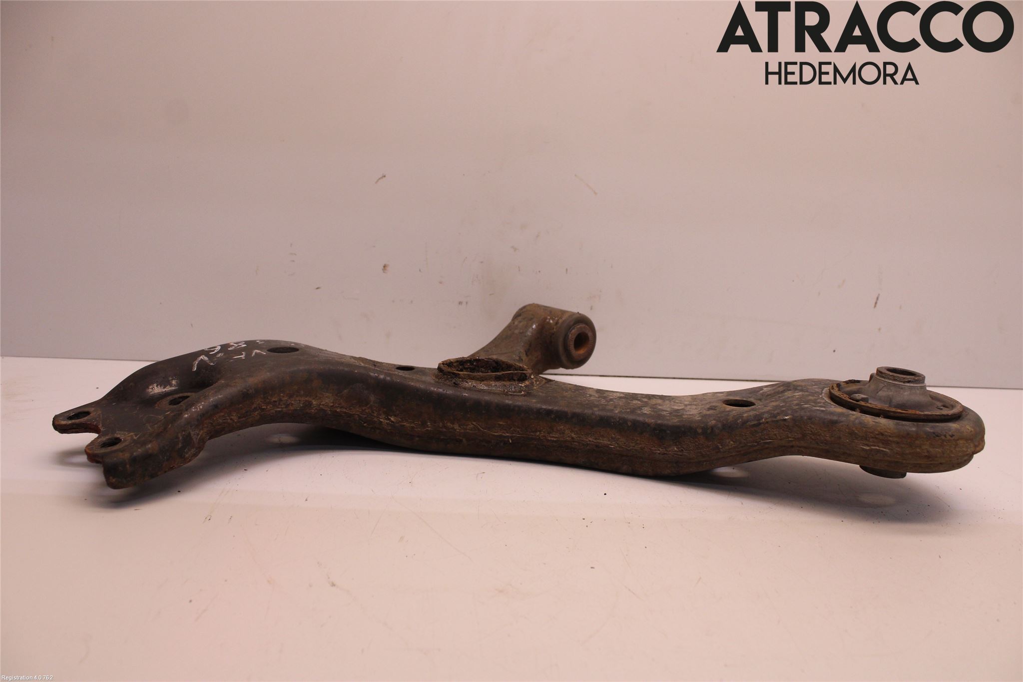 Toyota AVENSIS 09-15 Bærearm Foran Venstre Nedre