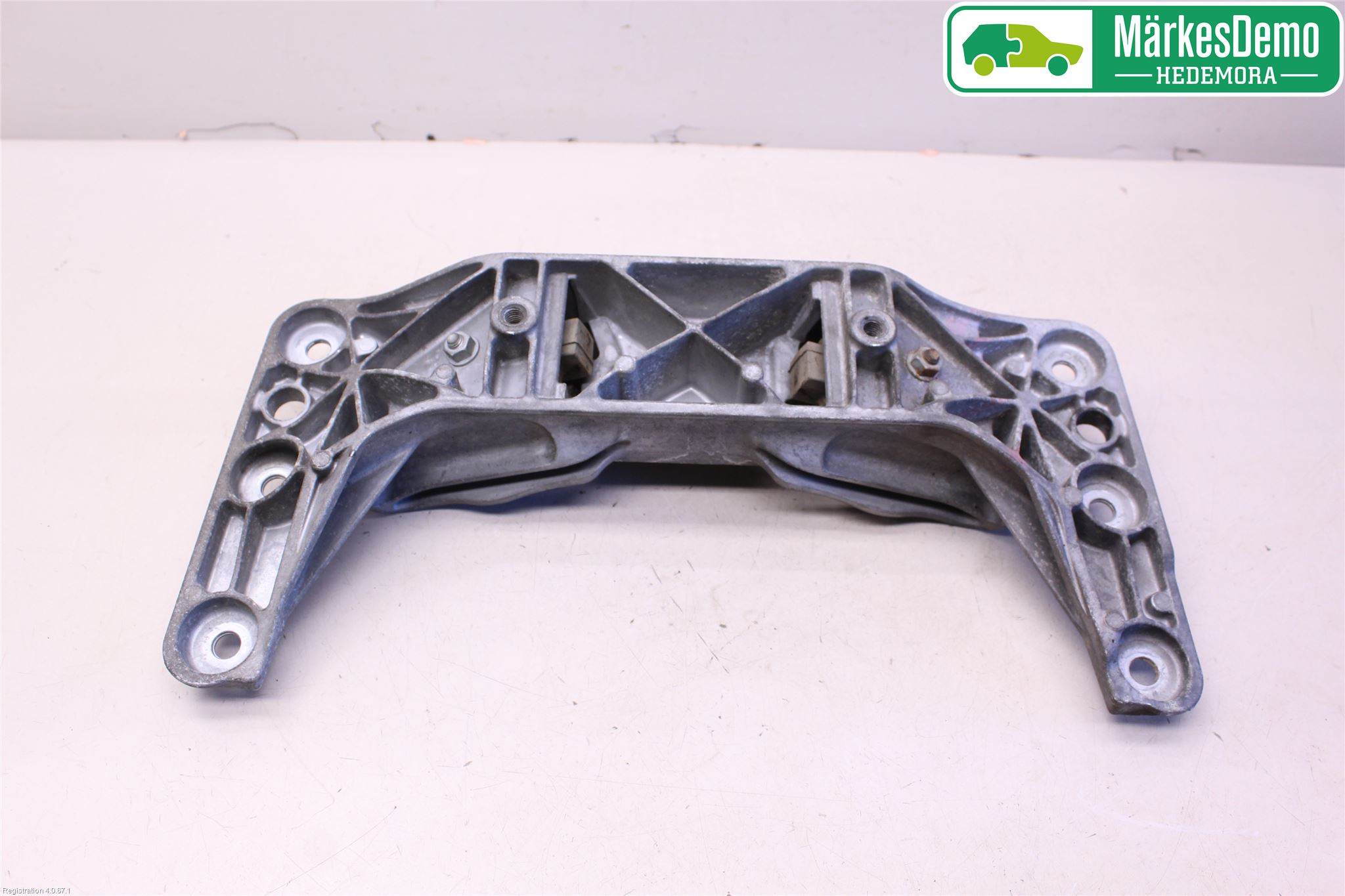 BMW 5 E60/61 Sed/Tou 02-10 Gearkasse Bjelke - Travers