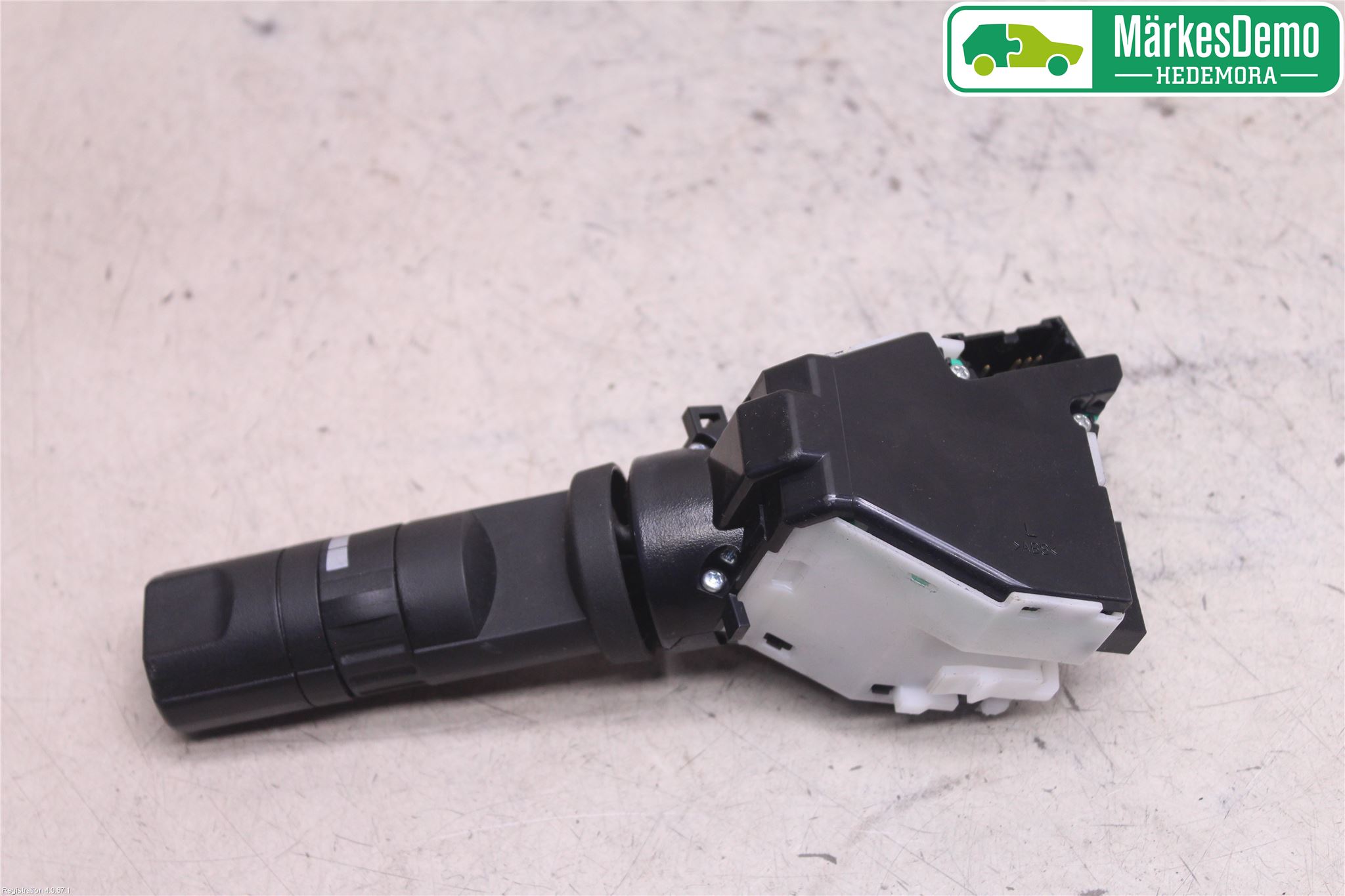 Nissan PATHFINDER R51 05-12 Bryter Ratt Visker - Spyler