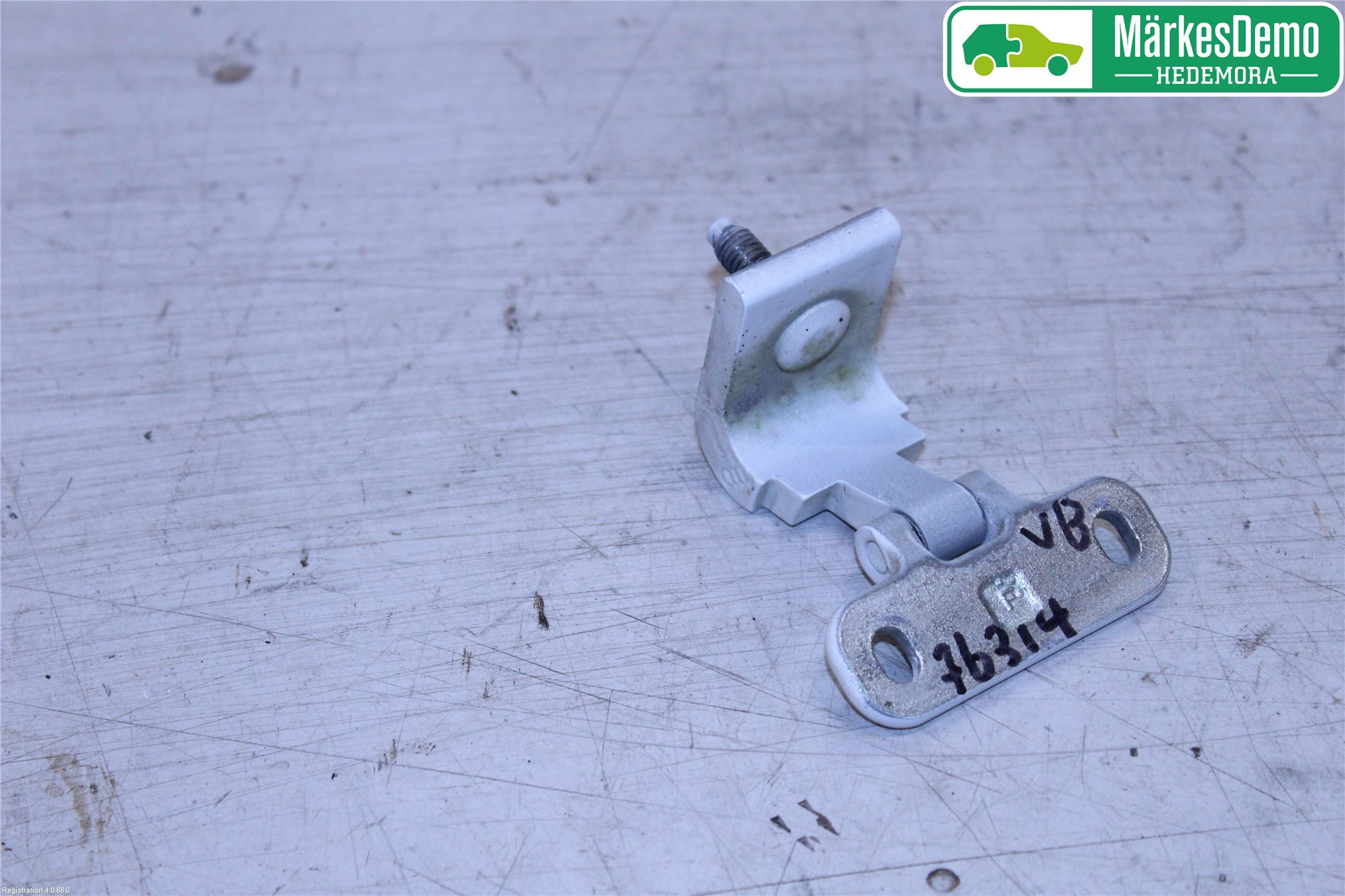 Volkswagen VW PASSAT 15-19 Bakluke Hengsel Venstre