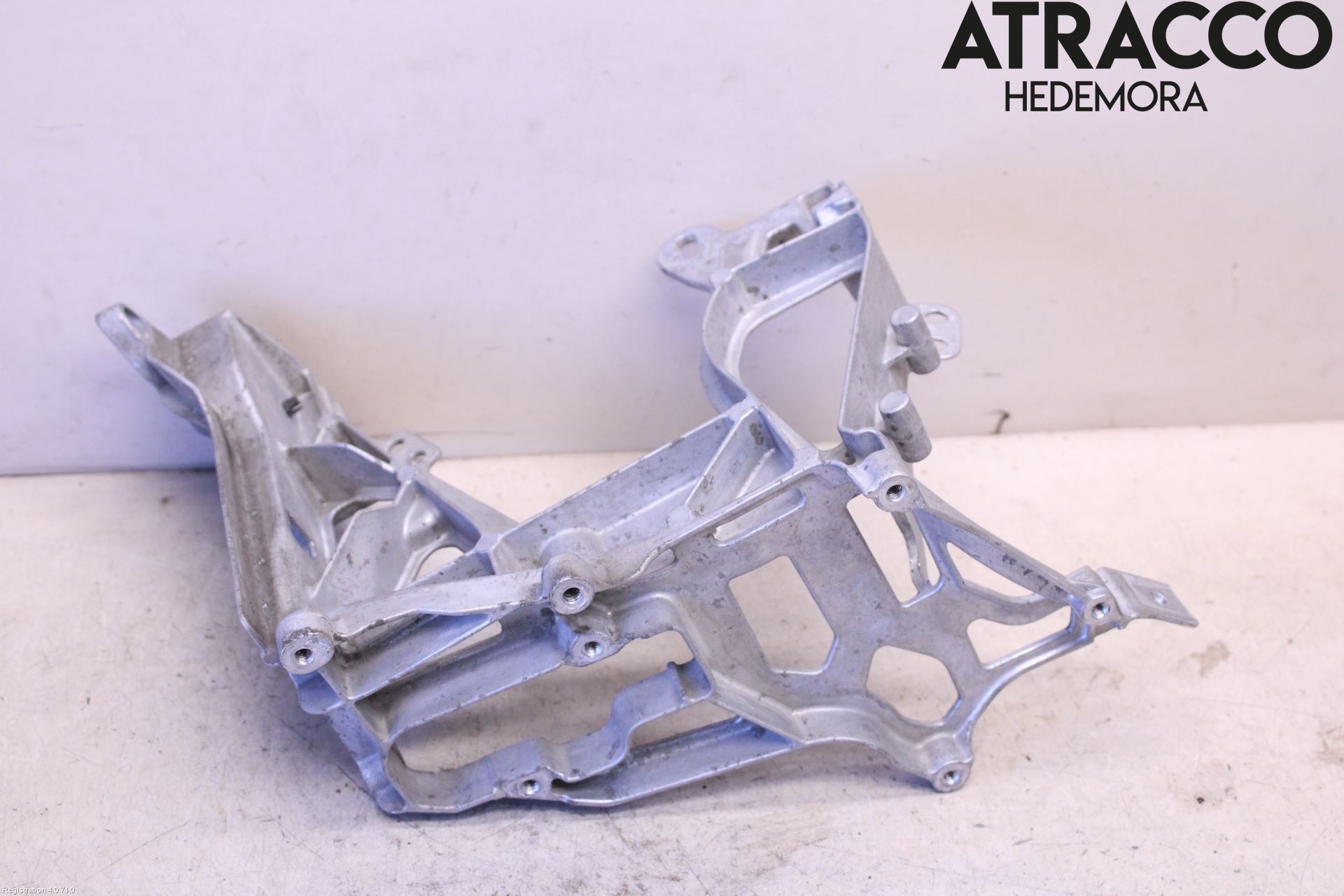 Mercedes-Benz MB C-KLASS (W205) 14-21 Frontlykt Holder-Feste