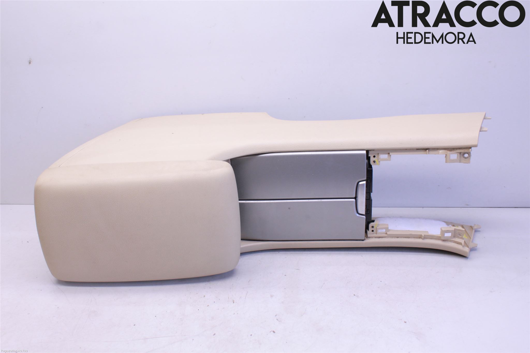 Subaru B9 TRIBECA  06-07 Innr Konsoll-Lomme