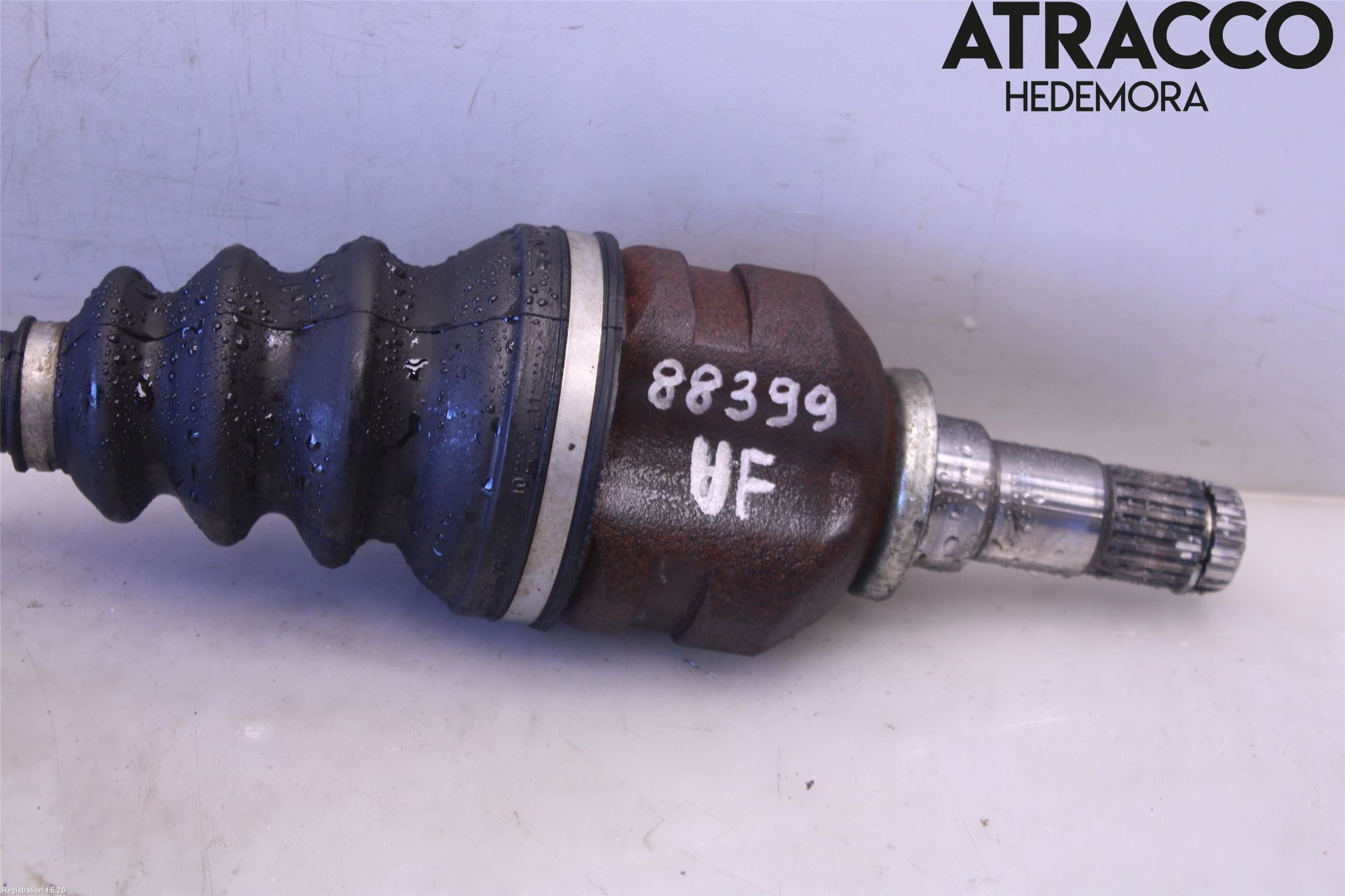 Toyota YARIS XP130 12-14 Drivaksel Foran Kompl Venstre