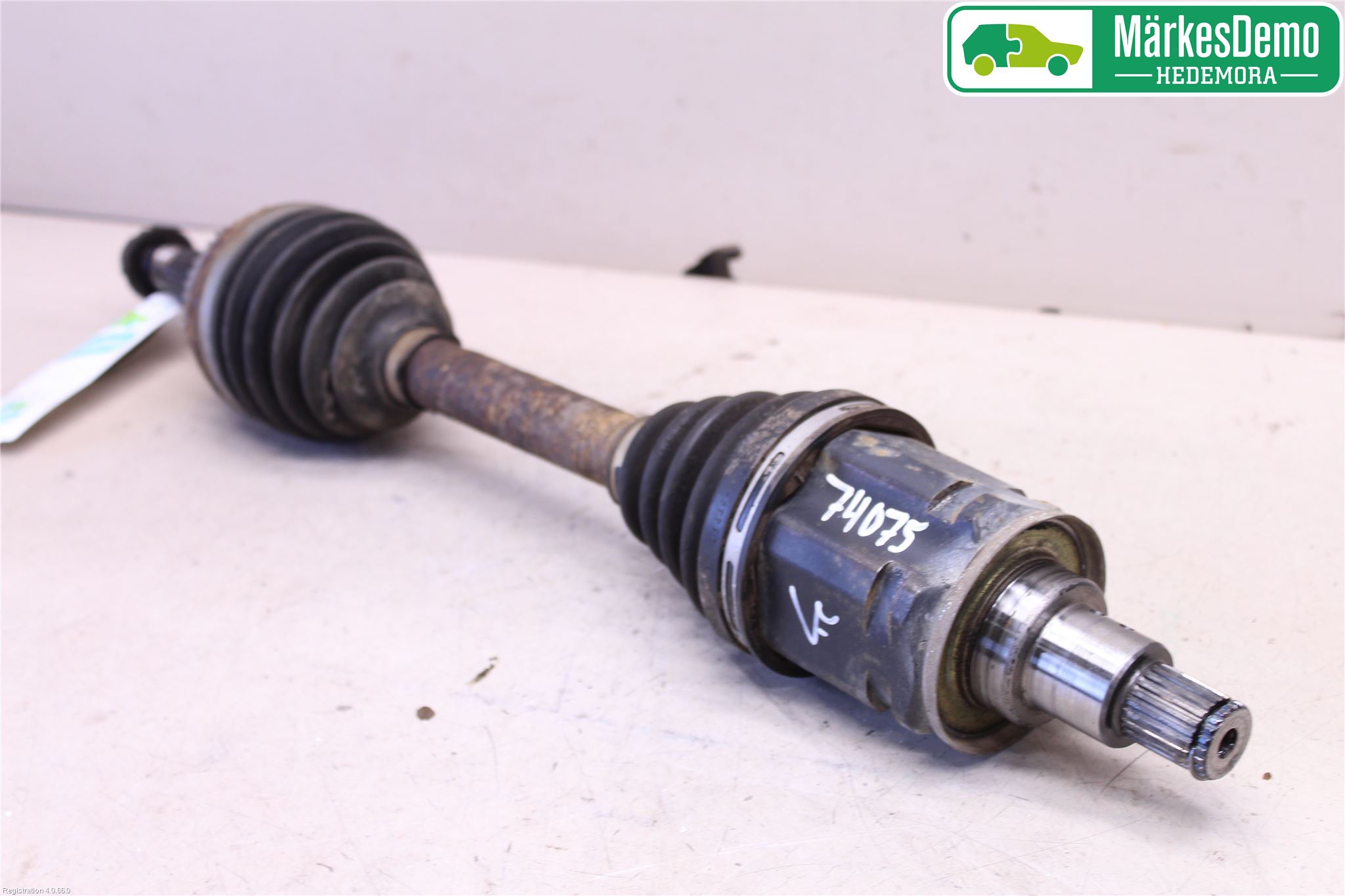 Toyota RAV 4 00-06 Drivaksel Foran Kompl Venstre