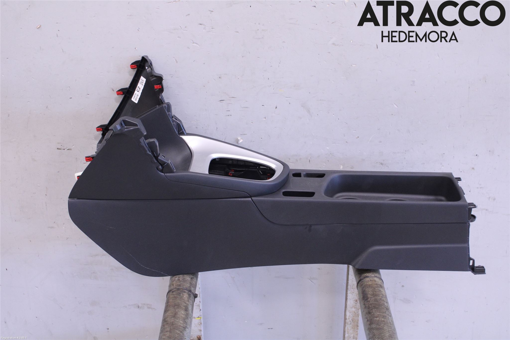 Toyota YARIS CROSS XP21 21- Innr Konsoll-Lomme