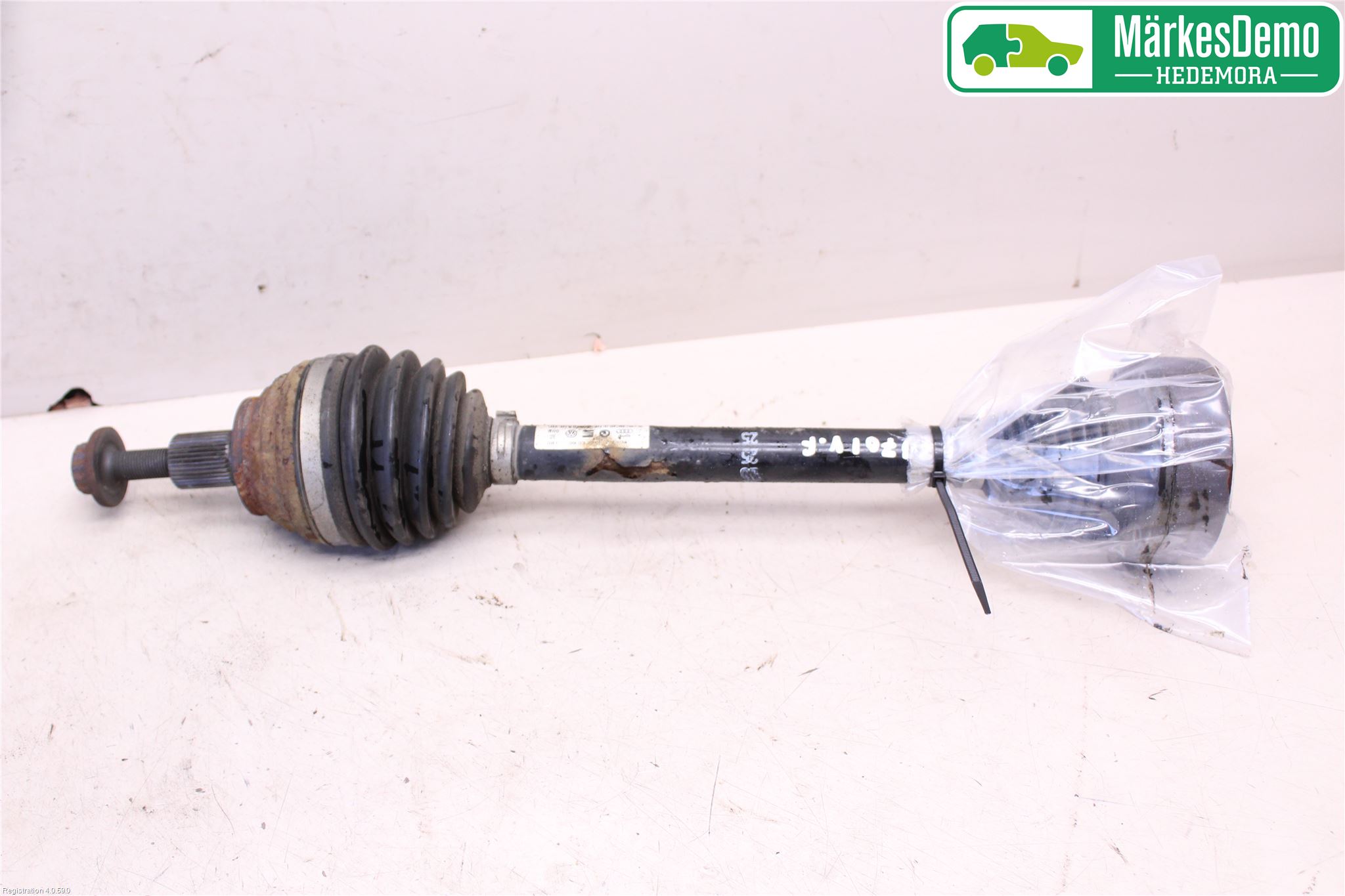 Volkswagen VW GOLF VI 09-13 Drivaksel Foran Kompl Venstre