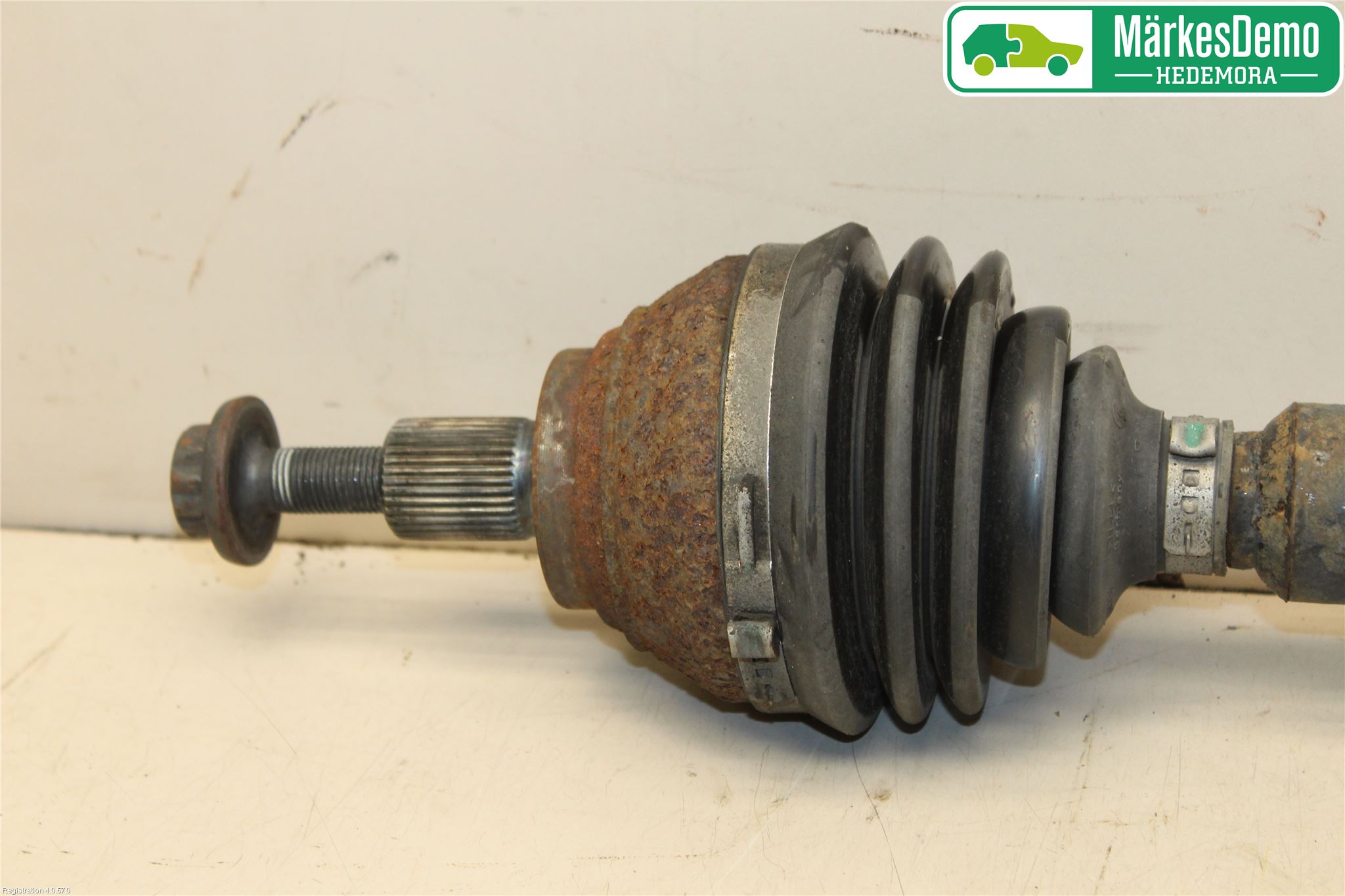 Volkswagen VW PASSAT 11-14 Drivaksel Foran Kompl Høyre