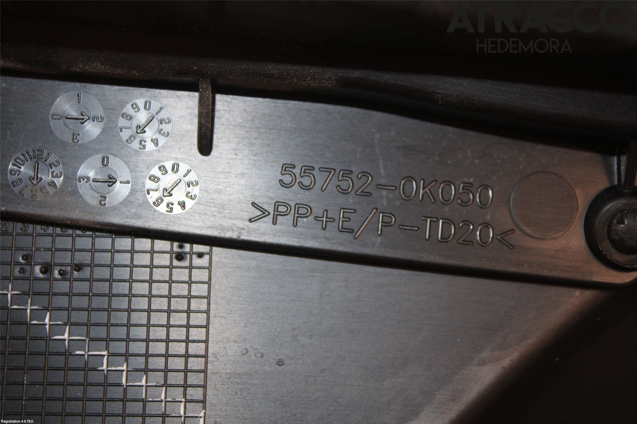 Toyota HILUX 16- Visker Deksel-Grill-Under Frr