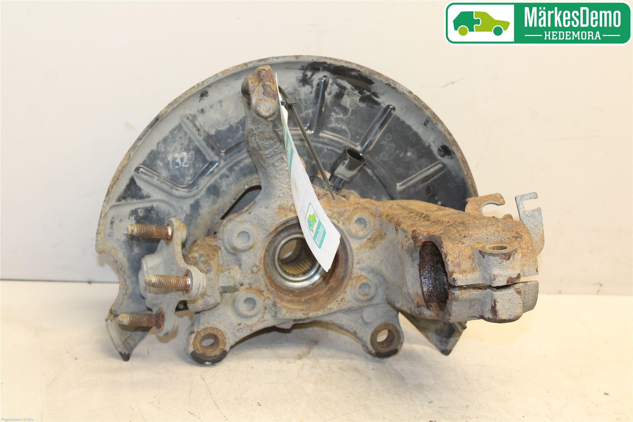 Volkswagen VW CADDY 11-15 Spindel Vf