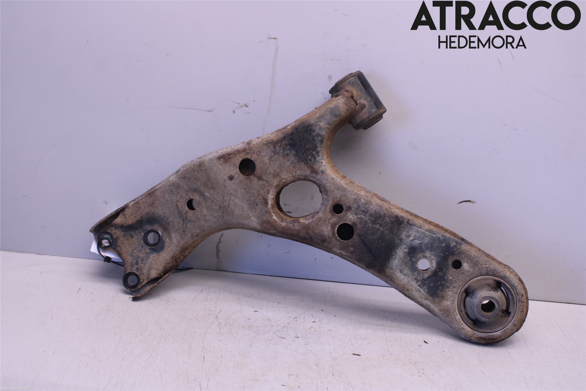 Toyota AVENSIS 09-15 Bærearm Foran Høyre Nedre